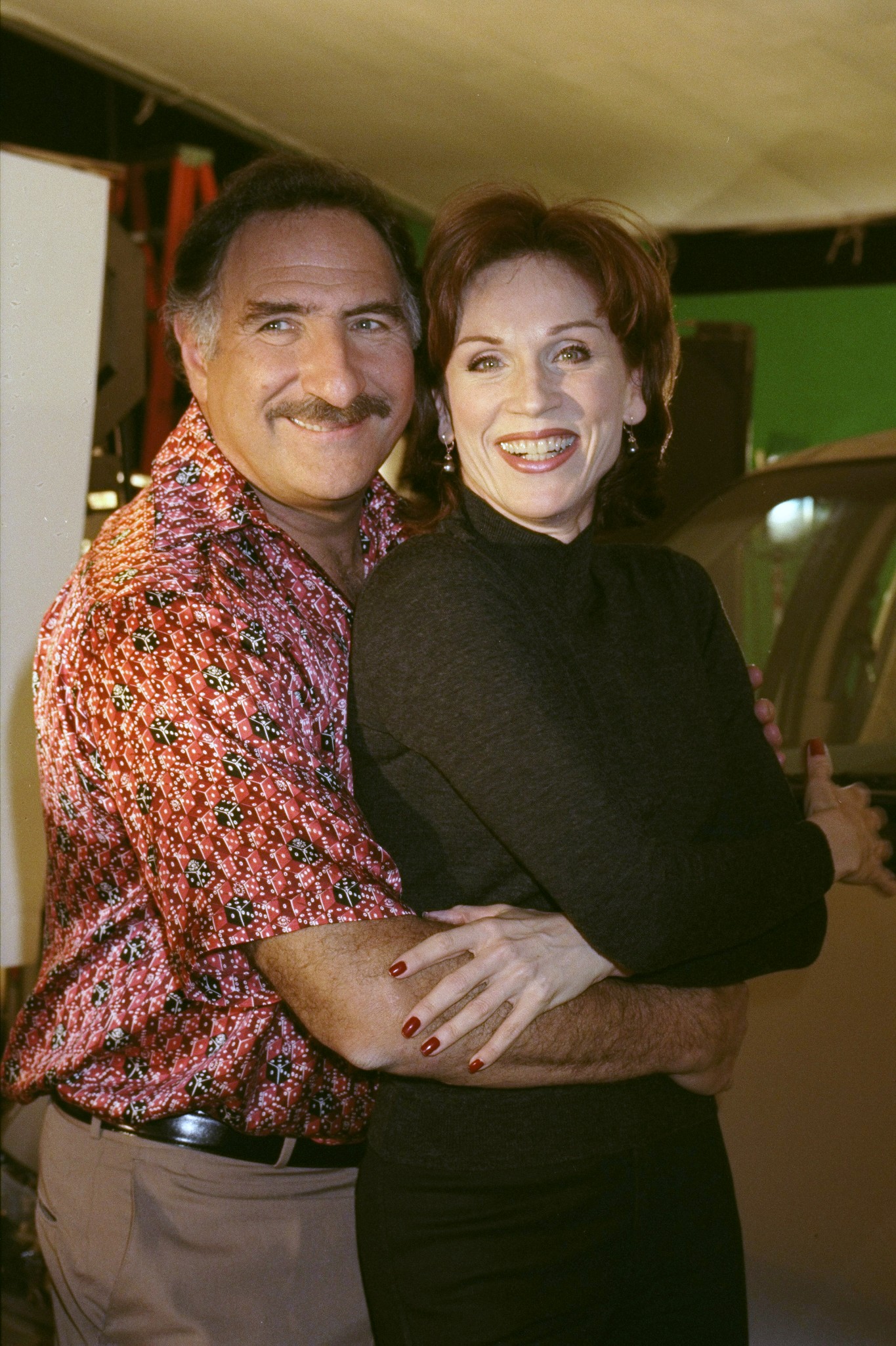 Judd Hirsch and Marilu Henner on Hirsch's sitcom "George and Leo" in 1997 | Source: Getty Images