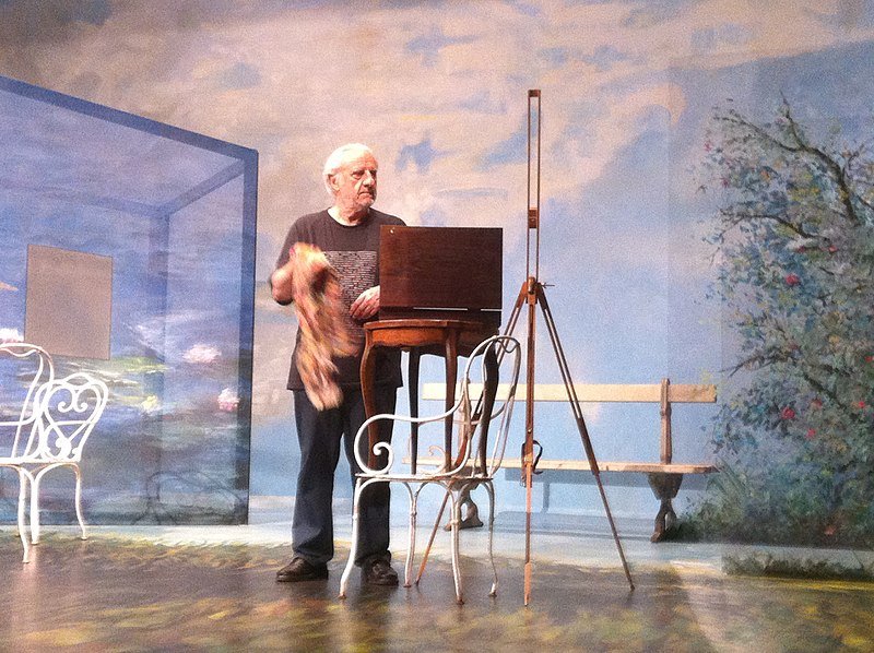 Répétitions à Paris de Michel Aumont au théâtre Montparnasse, 2014 | Source: Wikipedia Répétitions à Paris de Michel Aumont au théâtre Montparnasse, 2014 | Source: Wikipedia