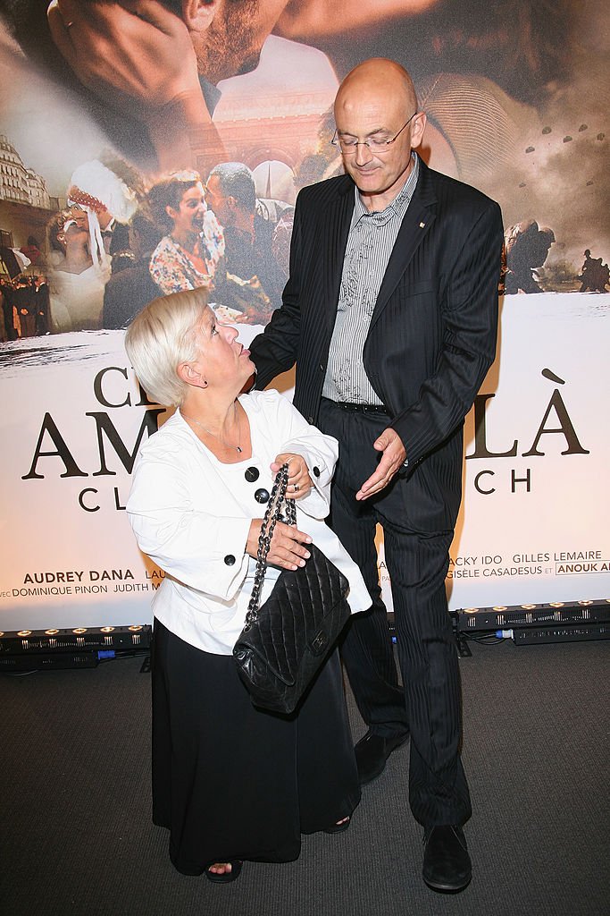 Mimie Mathy et son mari à la première de "Ces Amours Là". l Source: Getty Images Mimie Mathy et son mari à la première de "Ces Amours Là". l Source: Getty Images