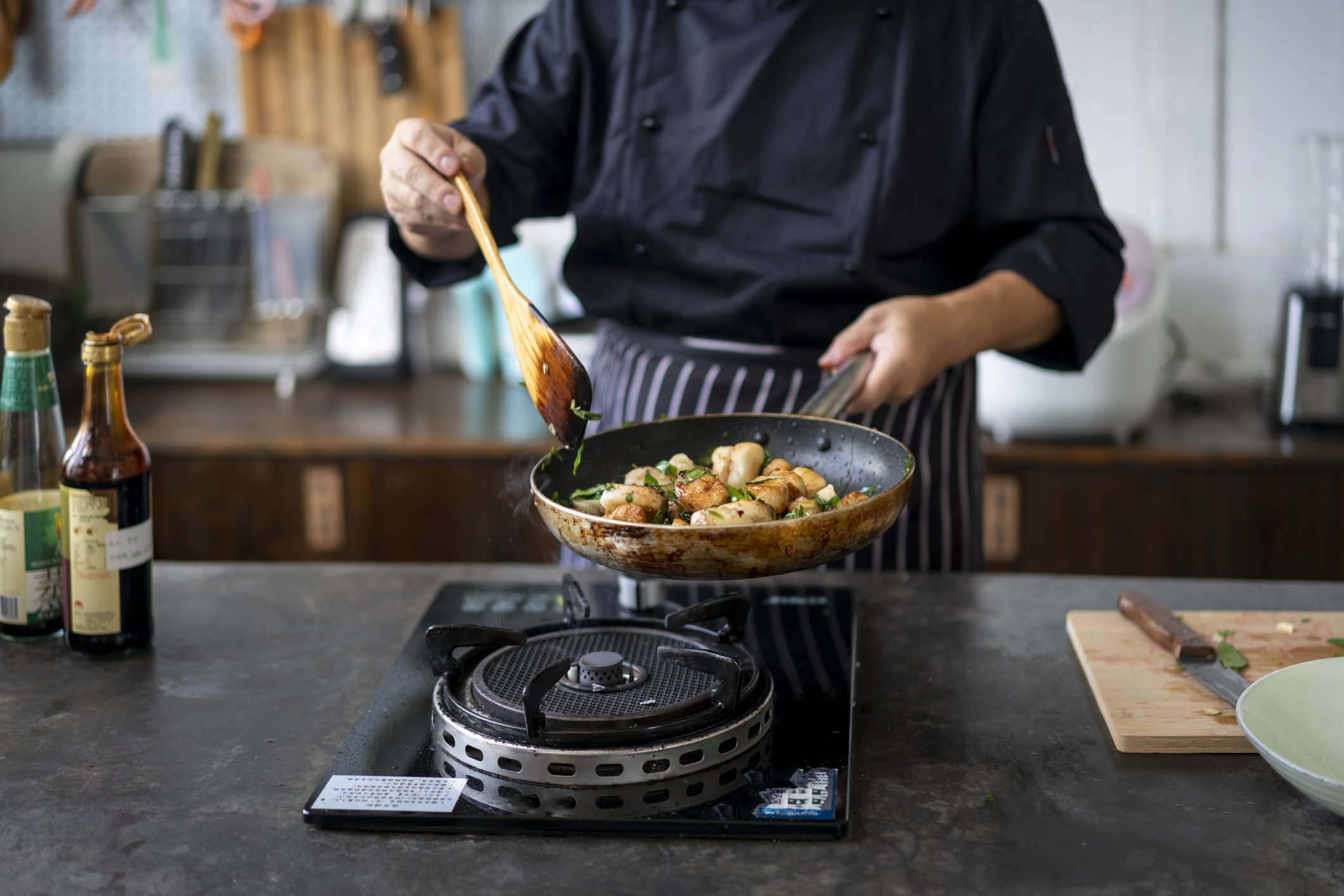 A chef cooking a meal. | Photo: Getty Images