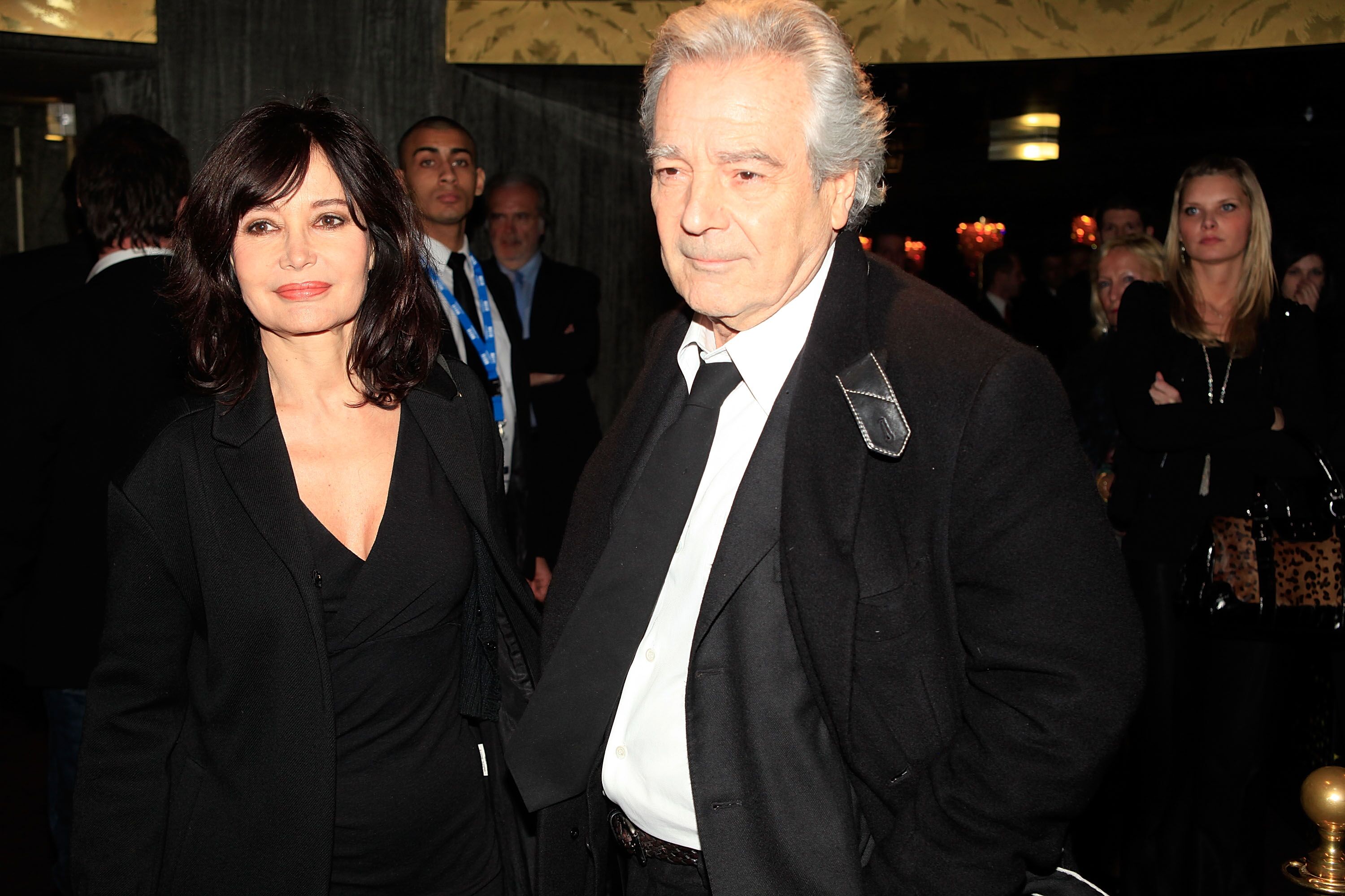 Pierre Arditi et son épouse Evelyne Bouix assistent aux Globes de Cristal 2011 au Lido le 7 février 2011 à Paris, France. | Photo : Getty Images