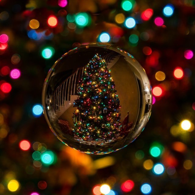 Christmas tree reflected in a crystal ball | Source: Pexels