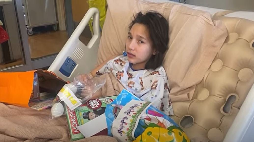 Juliet Daly, de 12 años, hospitalizada por coronavirus. | Foto: Youtube/Associated Press