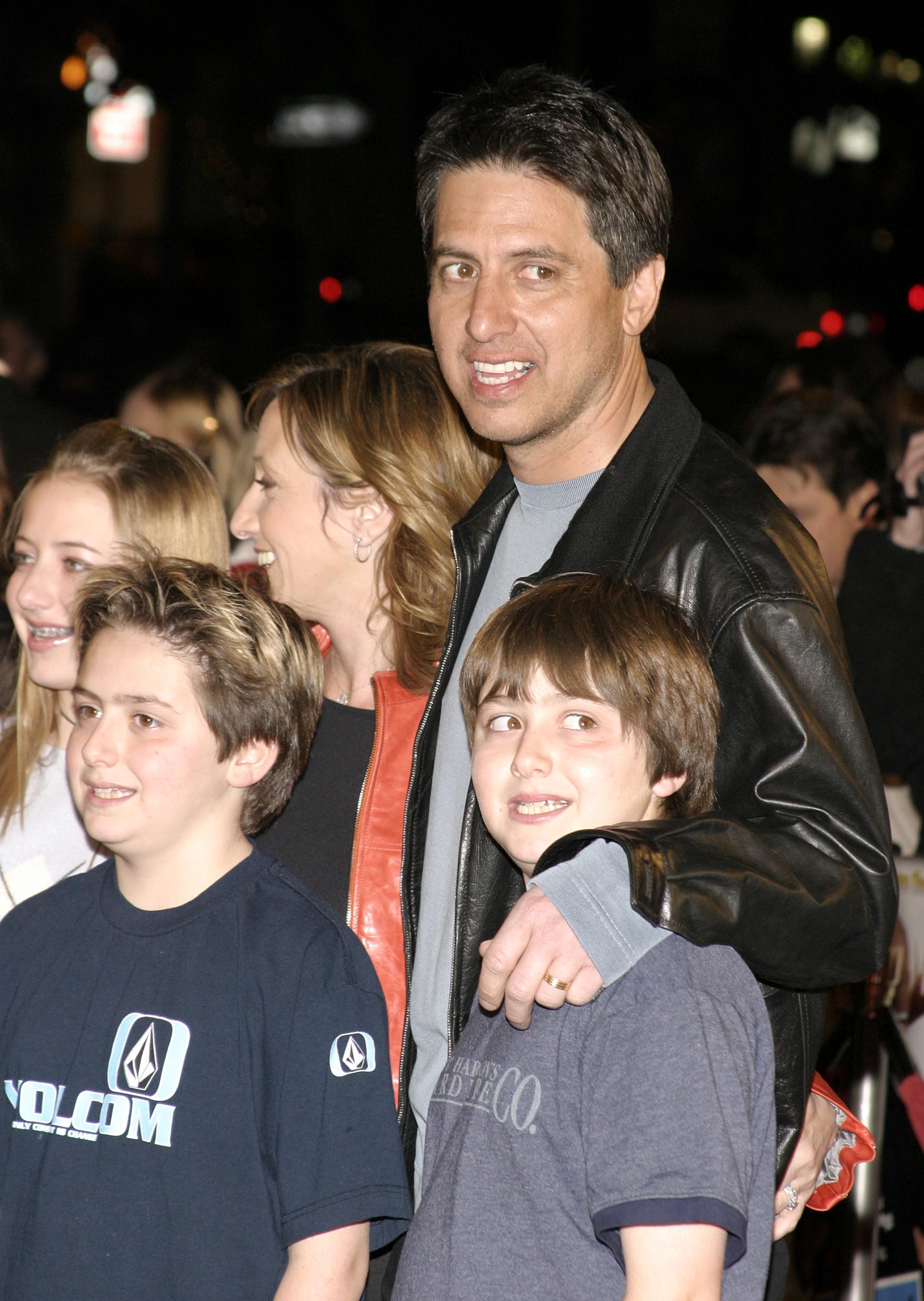 Ray Romano (M) with wife Anna Scarpulla, daugther Alexandra, and twins Matthew and Gregory in 2004 | Source: Getty Images