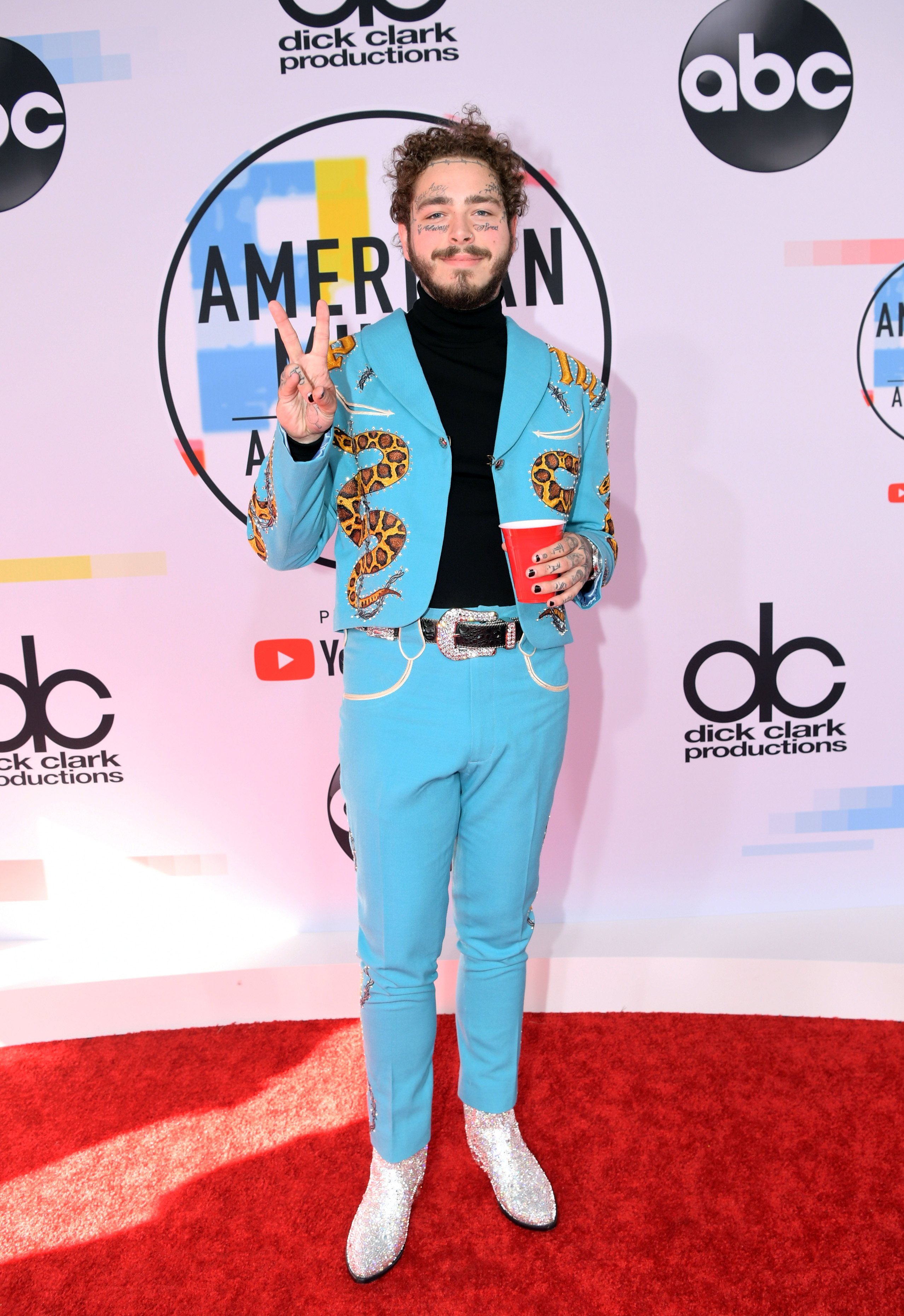 Post Malone at the 2018 American Music Awards at Microsoft Theater on October 9, 2018 in Los Angeles, California. | Source: Getty Images