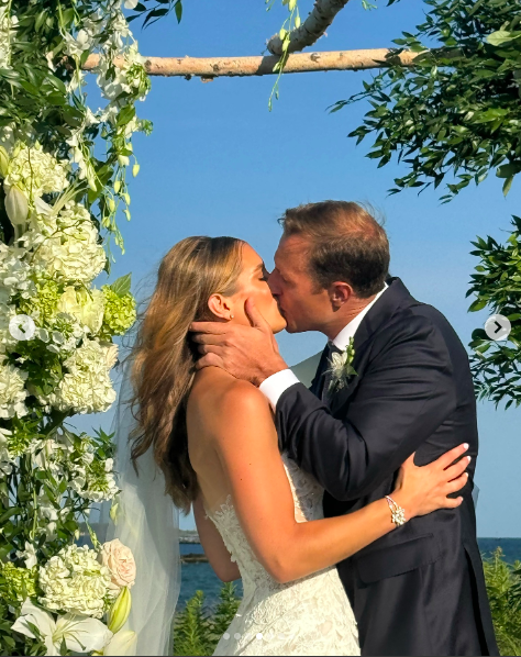 Mariah Kennedy Cuomo and Tellef Lundevall sharing a kiss on their wedding day, posted on July 22, 2024 | Source: Instagram/kerrykennedyrfk