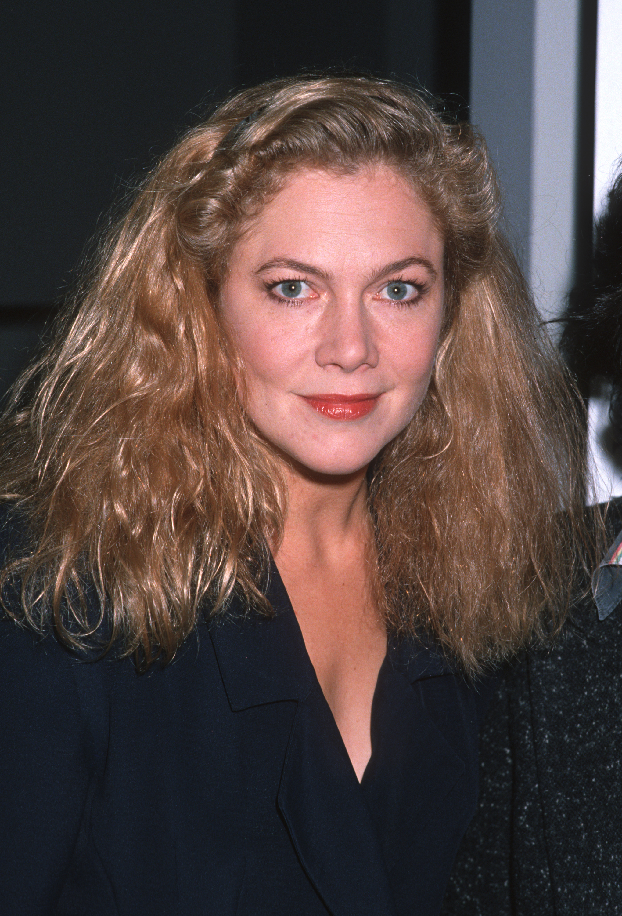 At the "Parents of Cerebral Palsy" event at the Angelika Film Center in New York City, Kathleen Turner sports a simple dark outfit. She wears her hair loose and voluminous, paired with natural makeup and a bold lip, giving her an effortlessly confident look.