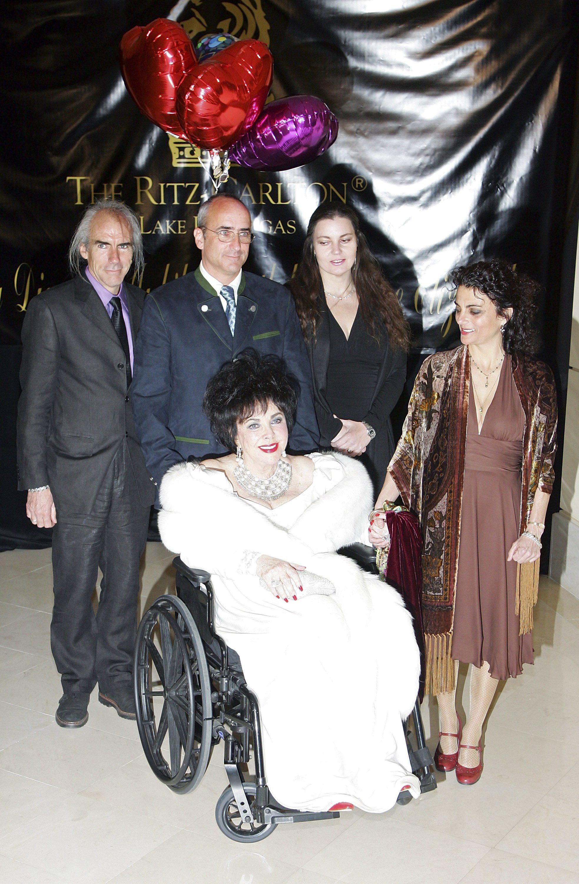 Dame Elizabeth Taylor arrives with her children, (L-R) Michael Wilding Jr., Christopher Wilding, Maria Burton and Liza Todd Burton, for Taylor's 75th birthday party at the Ritz-Carlton, Lake Las Vegas on February 27, 2007 in Henderson, Nevada. | Source: Getty Images