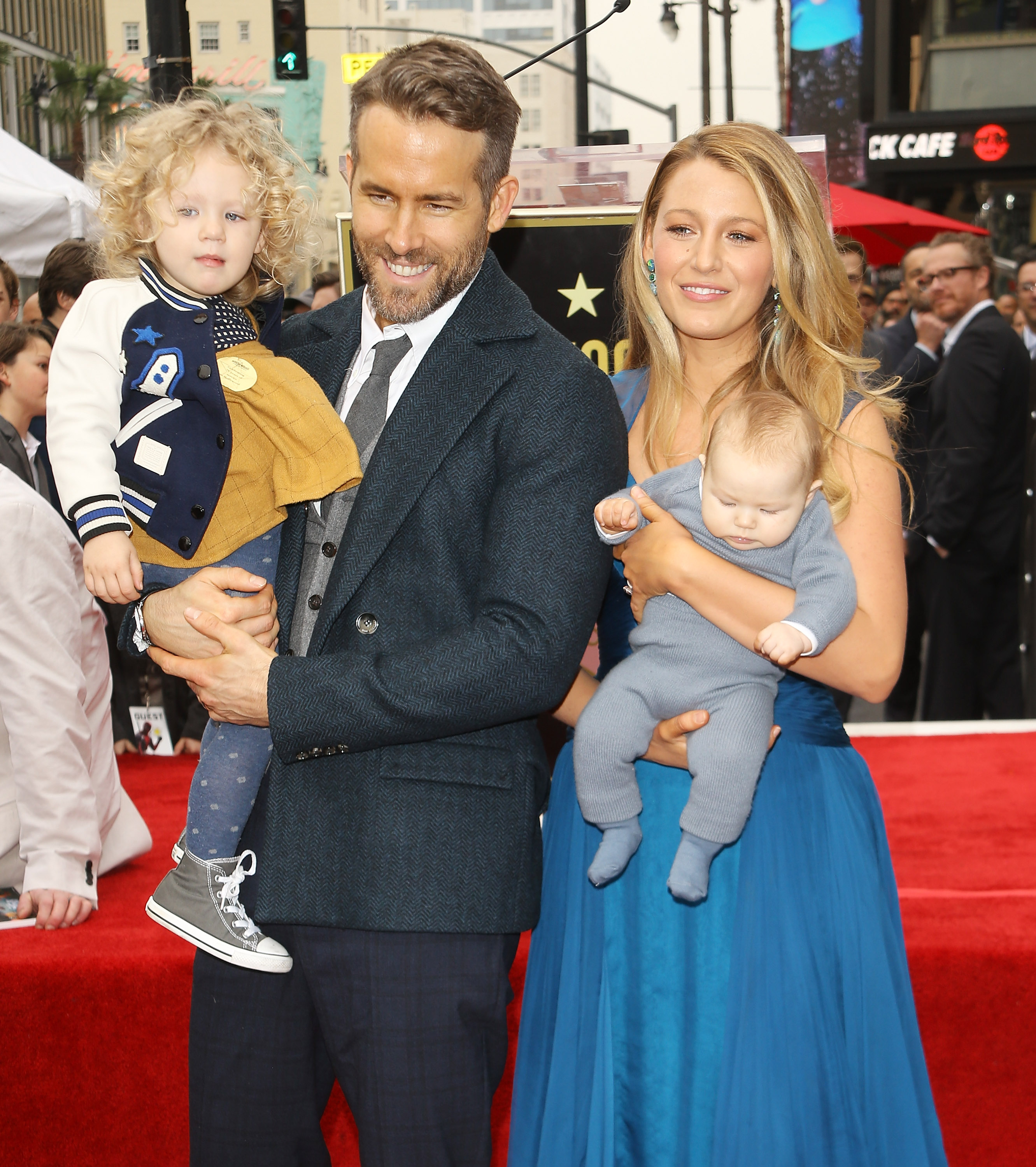 Ryan Reynolds (L) and Blake Lively with their daughters attend the ceremony honoring actor Ryan Reynolds with a Star on The Hollywood Walk of Fame held on December 15, 2016 in Hollywood, California | Source: Getty Images