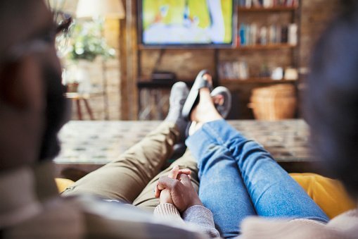 A couple returns from their honeymoon but refuses to speak to each other | Photo: Getty Images