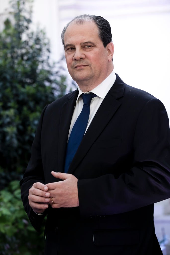 Jean Christophe Cambadelis est venu rendre un dernier hommage à Henri Emmanuelli au siège du Parti socialiste le 27 mars 2017 à Paris, France. | Photo : Getty Images Jean Christophe Cambadelis est venu rendre un dernier hommage à Henri Emmanuelli au siège du Parti socialiste le 27 mars 2017 à Paris, France. | Photo : Getty Images