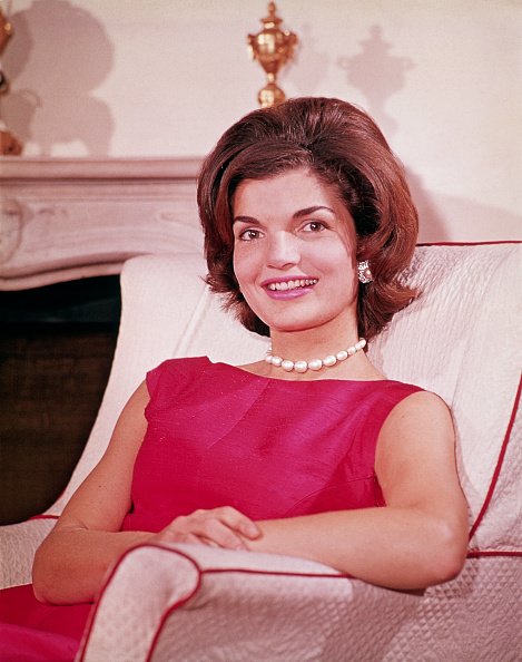 Jacqueline Kennedy at her Georgetown home in August 1960. | Photo: Getty Images