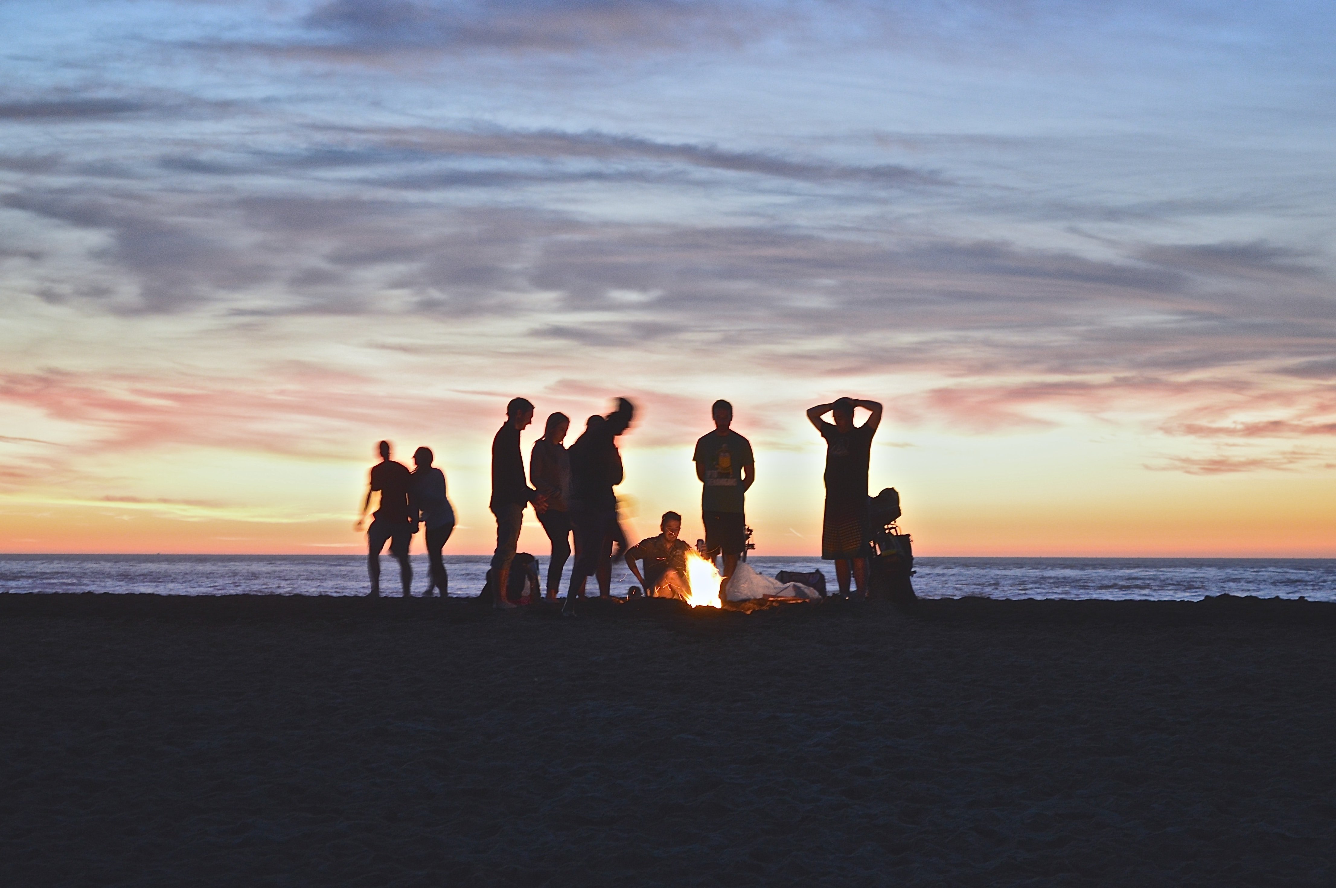A circle of friends beside a campfire | Source: Unsplash.com