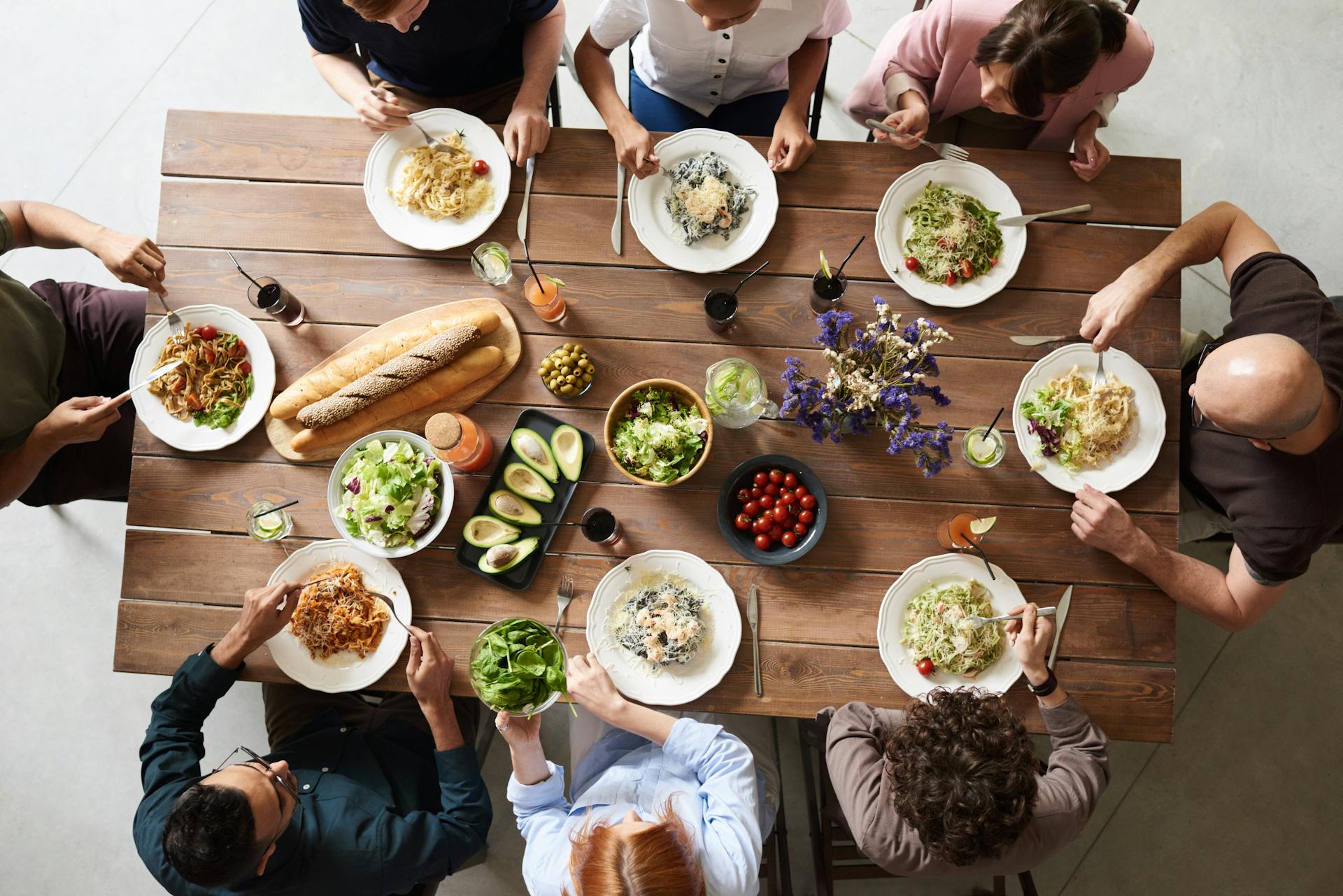 A family sharing a meal | Source: Pexels