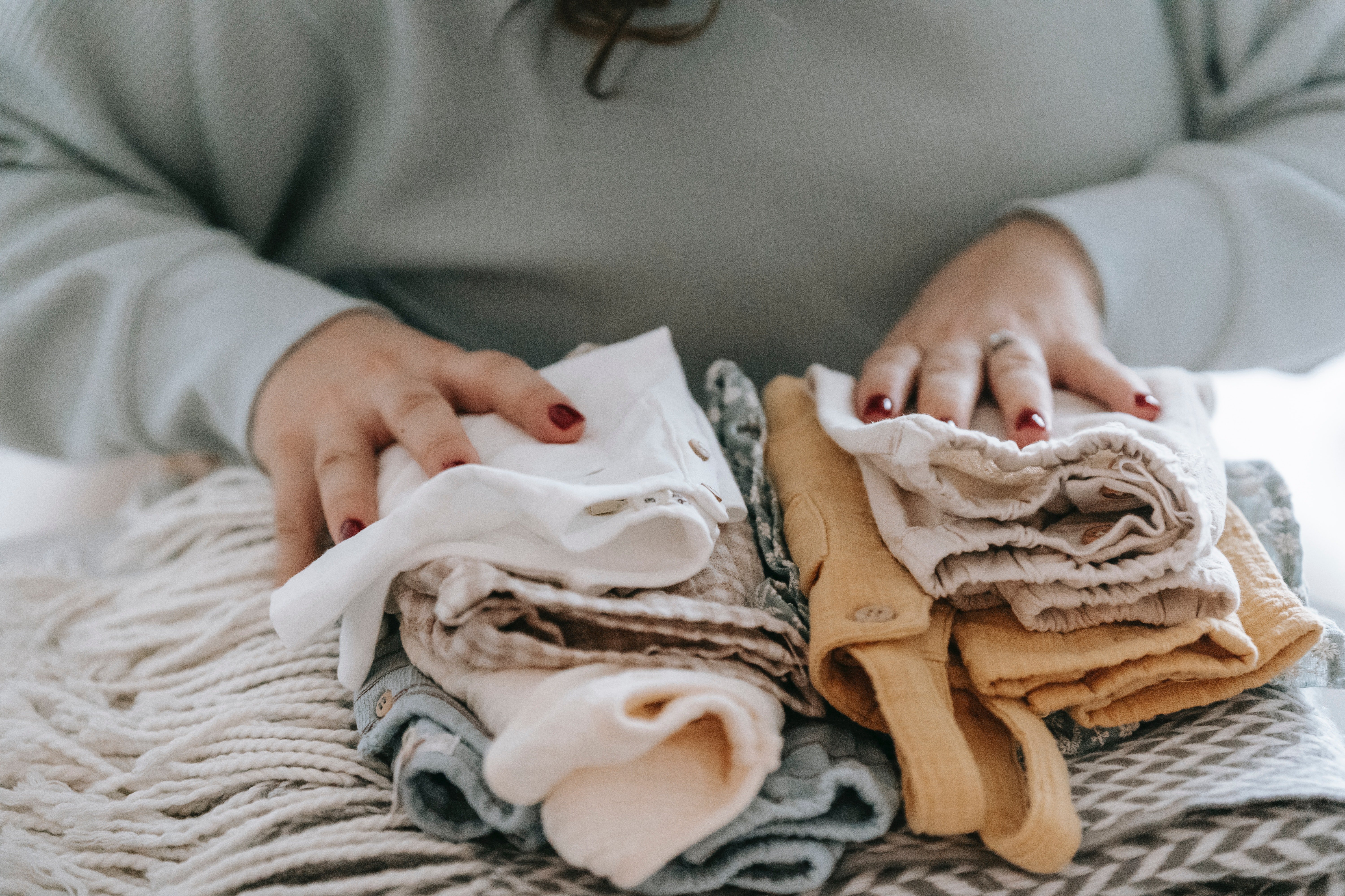 Sylvia couldn't get over her baby's loss and hid her things secretly. | Source: Pexels