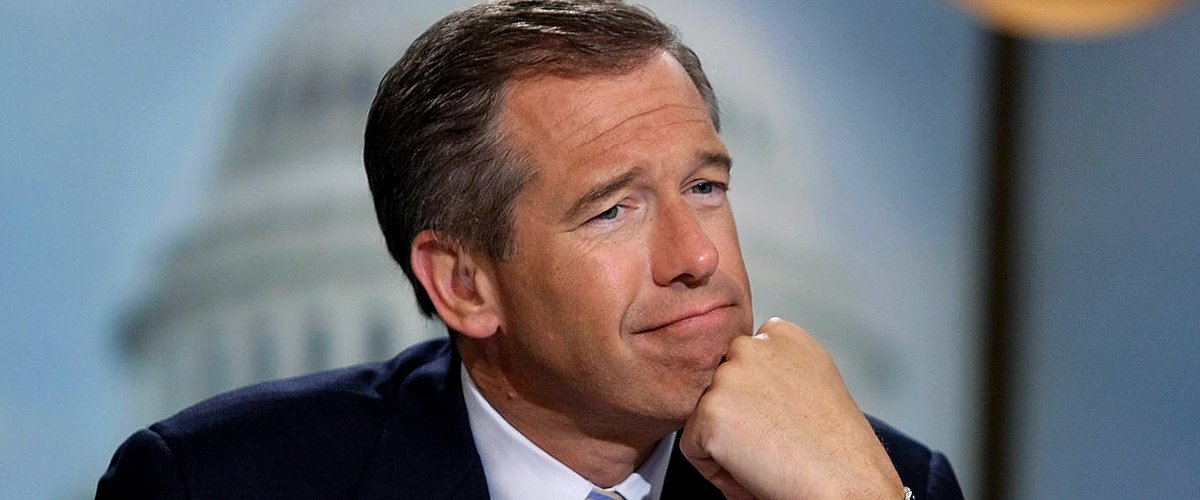 Brian Williams watches a video at the NBC studios June 22, 2008 | Photo: Getty Images