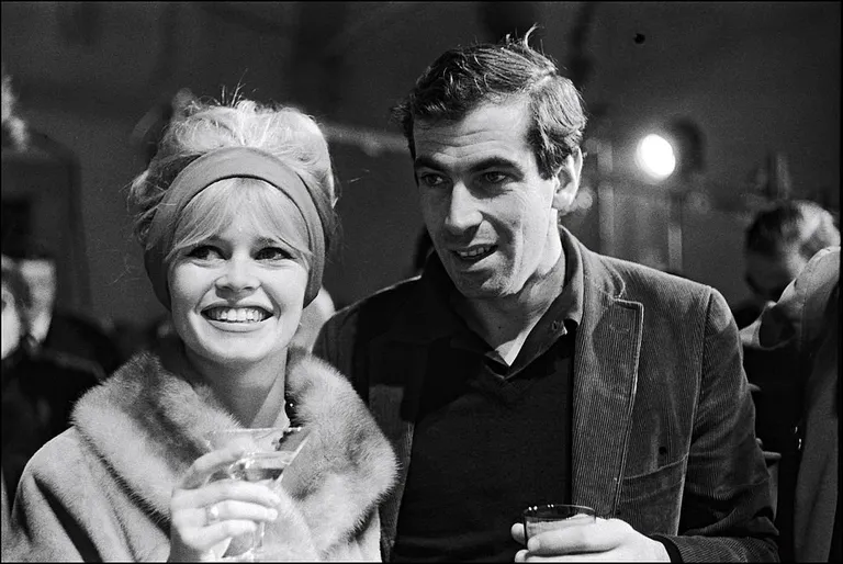 Brigitte Bardot avec Roger Vadim en 1962 sur le plateau du film "Le Repos du Guerrier" en Italie. l Source : Getty Images