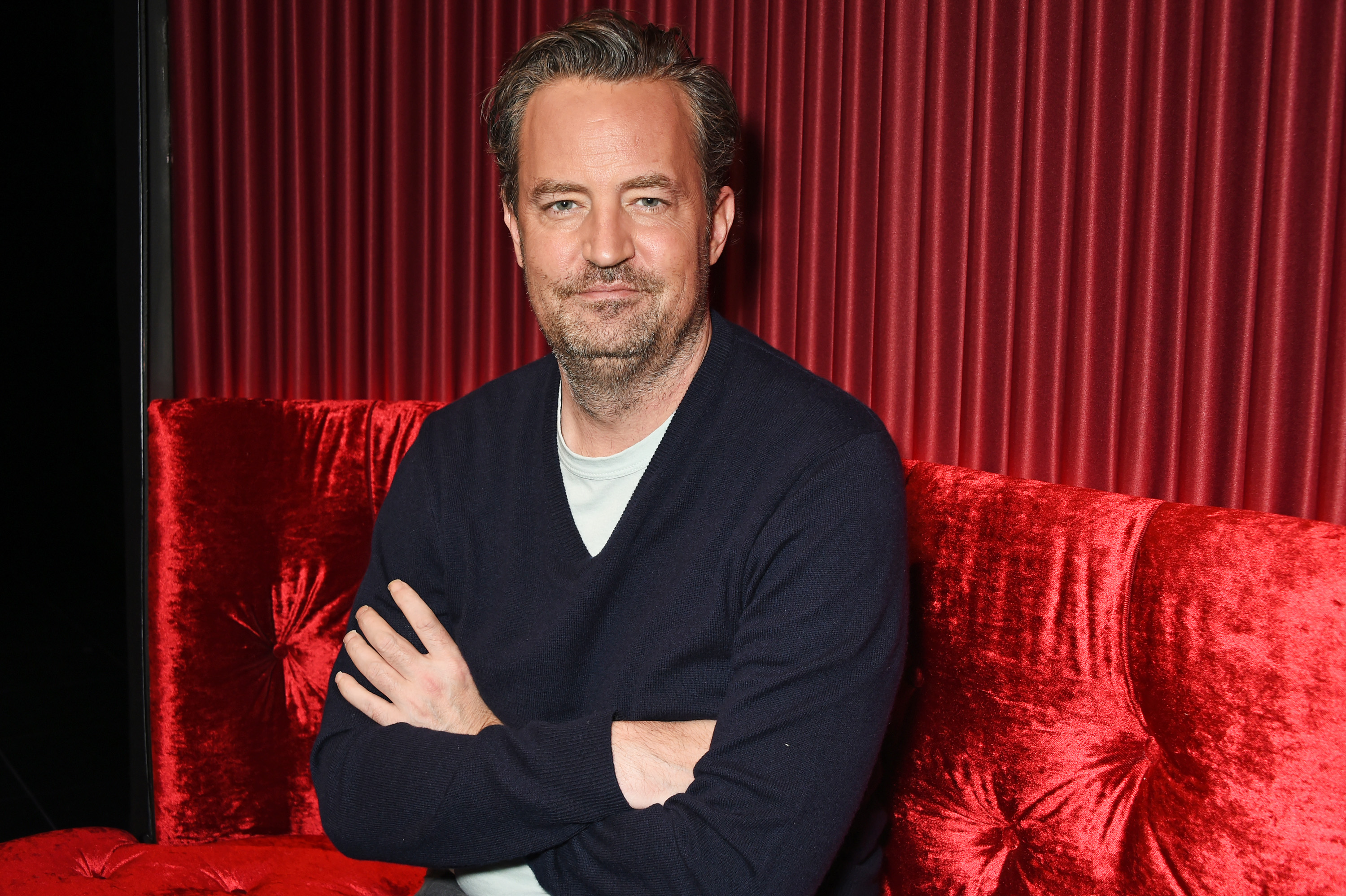 Matthew Perry at a Photocall for the play "The End of Longing," which he wrote and stars in, at The Playhouse Theatre on February 8, 2016 in London, England | Source: Getty Images