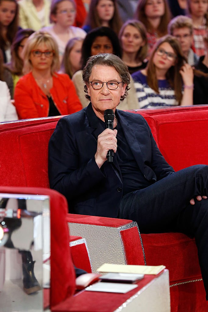 Francis Cabrel assiste à l'émission de télévision "Vivement Dimanche" au Pavillon Gabriel le 29 avril 2015 à Paris, France. | Photo : Getty Images.