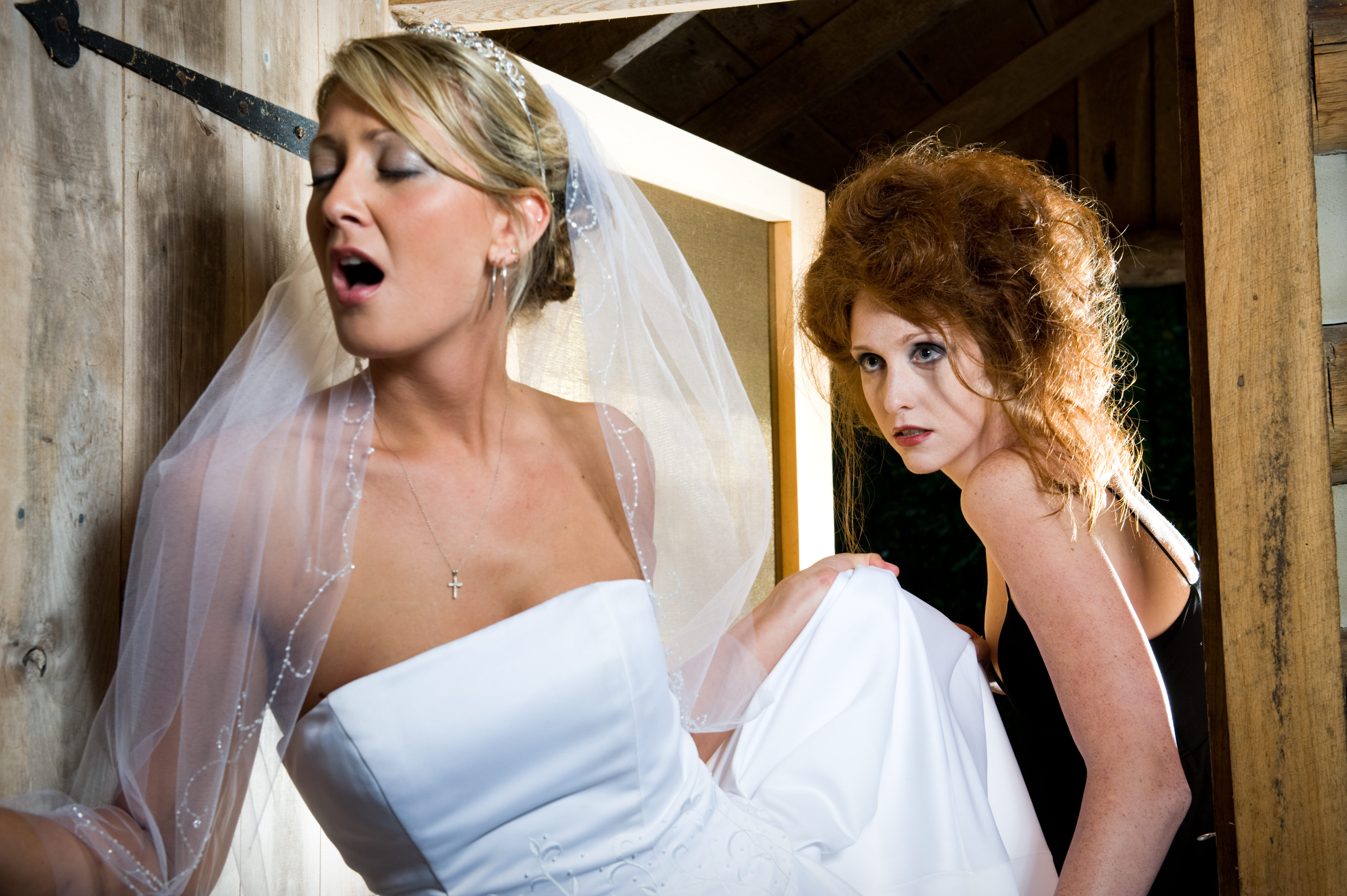 A woman staring at a stressed out bride | Source: Getty Images