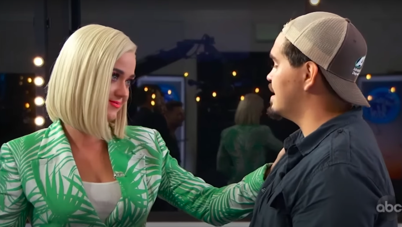 Katy Perry and Doug Kiker sharing a tender moment. | Source: YouTube/Talent Recap