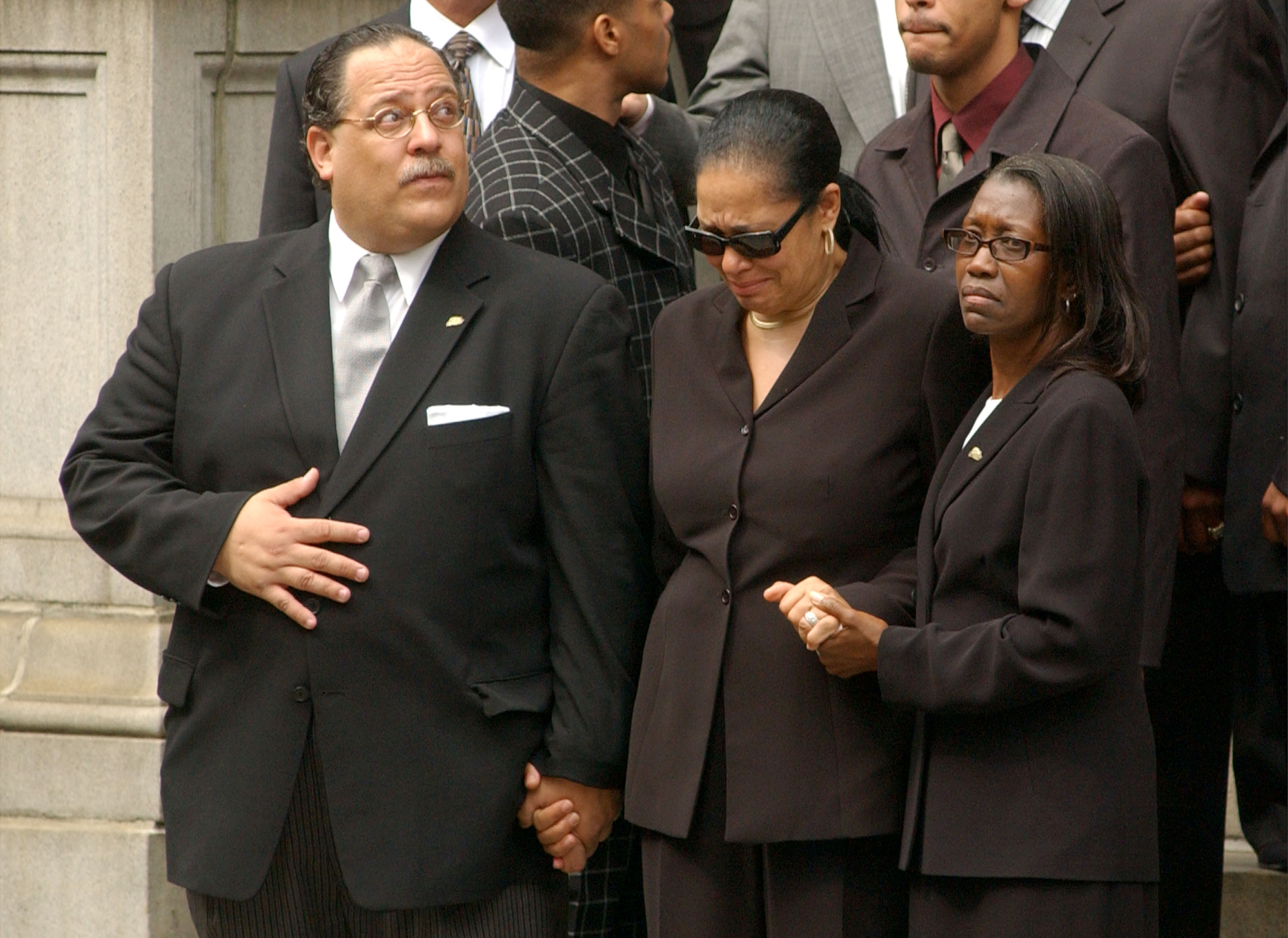 Aaliyah's mother, Diane Haughton, is seen grieving alongside family members outside St. Ignatius Loyola Church during the funeral on August 31, 2001 | Source: Getty Images