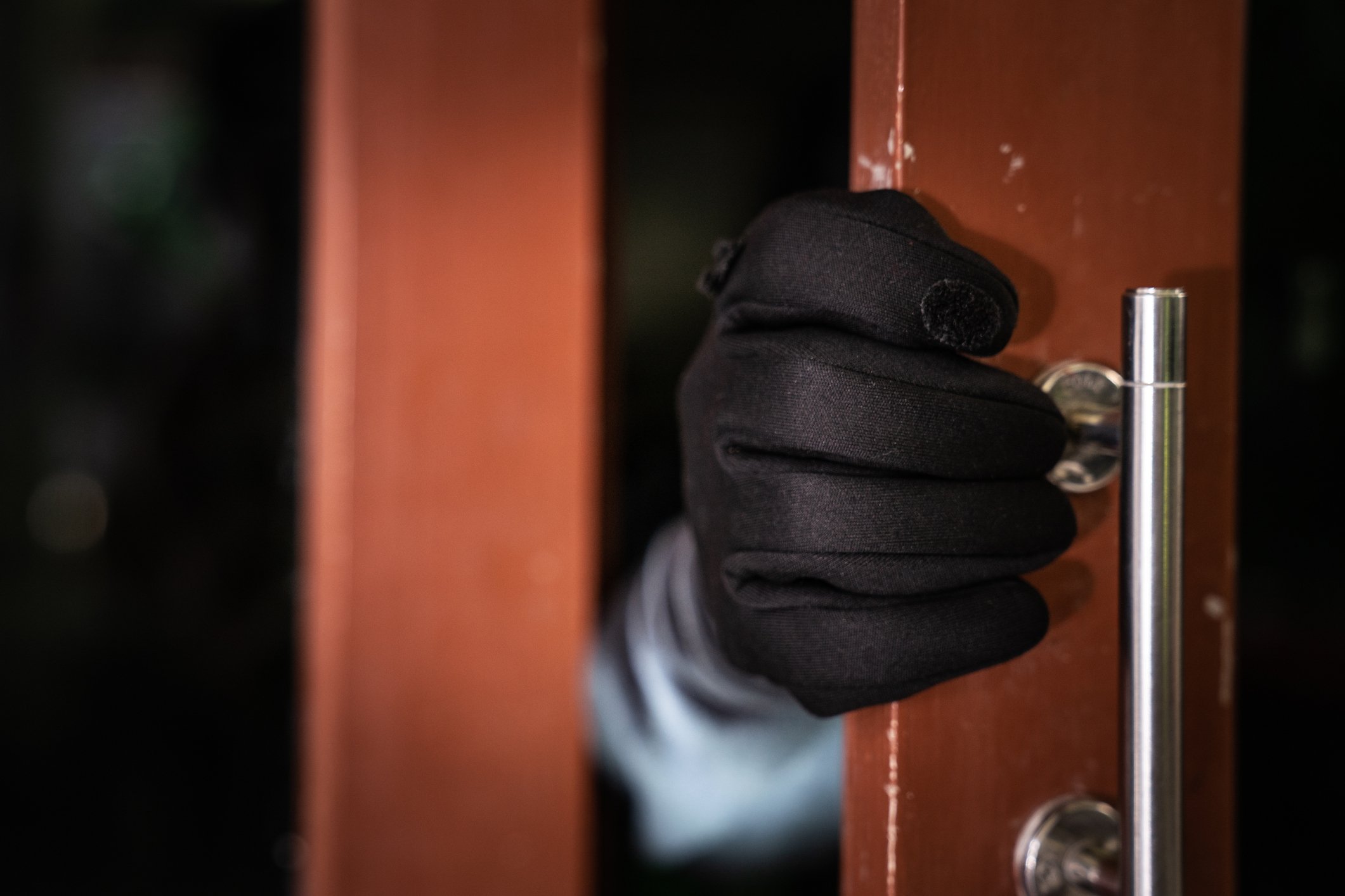 Einbrecher Hand an der Tür I Quelle: Getty Images