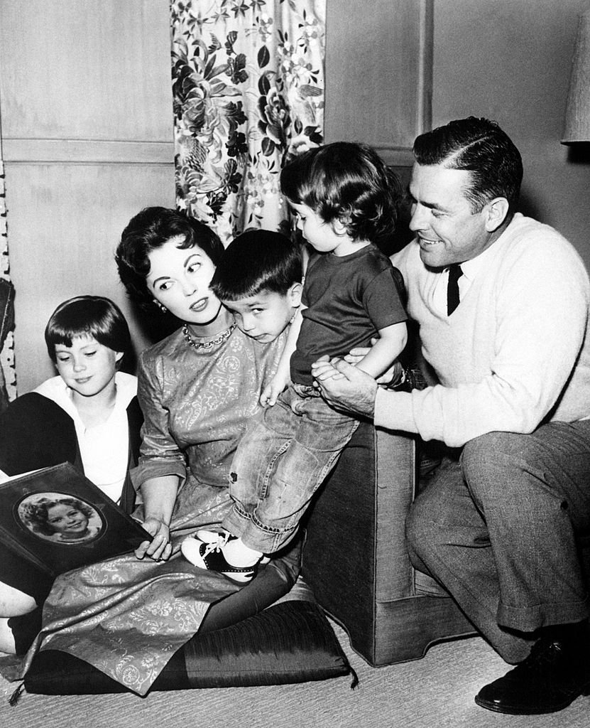 Shirley Temple, Charles Black and their children, January 1960 | Source: Getty Images