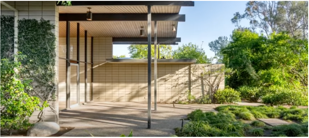 Meryl Streep's and Don Gummer's home in Pasadena, California | Source: YouTube.com/Famous Entertainment