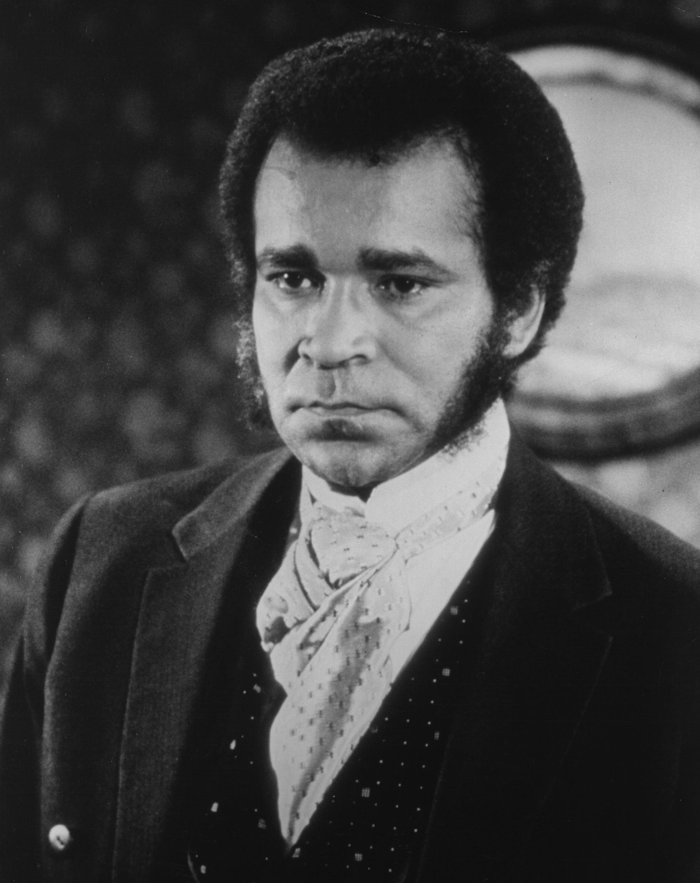 Greg Morris in a scene from 'Roots: the Next Generations', a continuation series of 'Roots', 1979 | Photo: GettyImages Greg Morris in a scene from 'Roots: the Next Generations', a continuation series of 'Roots', 1979 | Photo: GettyImages