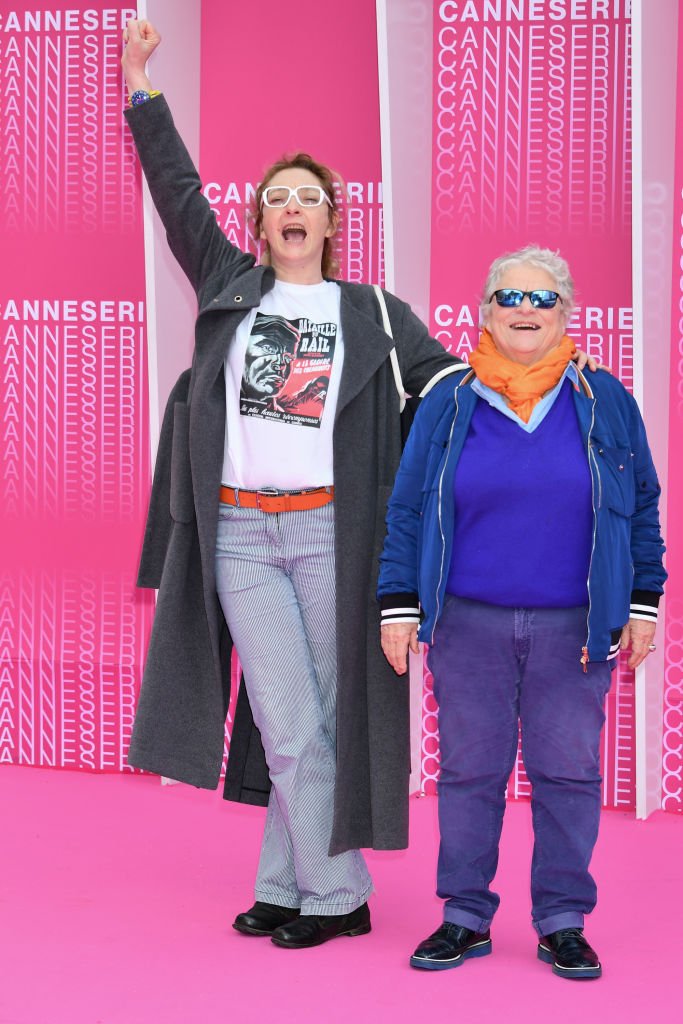 Corinne Masiero et Josée Dayan au palais des festivals le 9 Avril 2018 à Cannes.  | Photo : Getty Images