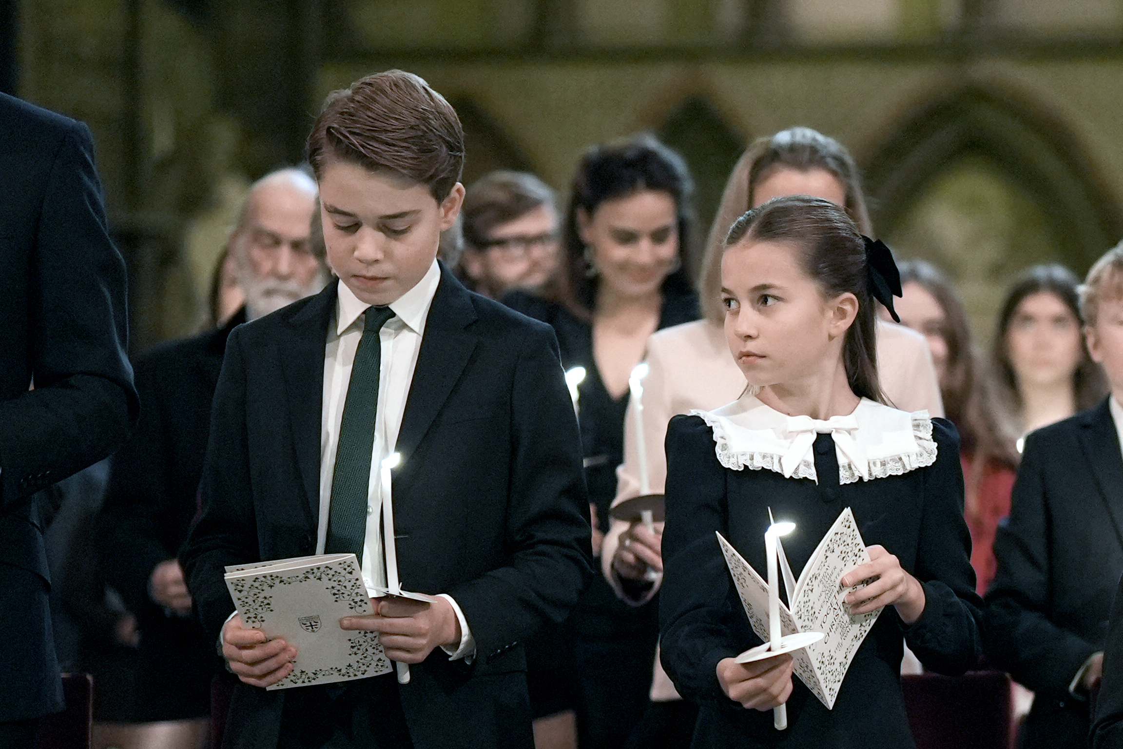 Bathed in candlelight, Prince George and Princess Charlotte stood side by side during the carol service, holding their programmes with quiet concentration. The glow from their candles reflected the solemnity of the moment, as the siblings participated in the heart of the evening's ceremony.