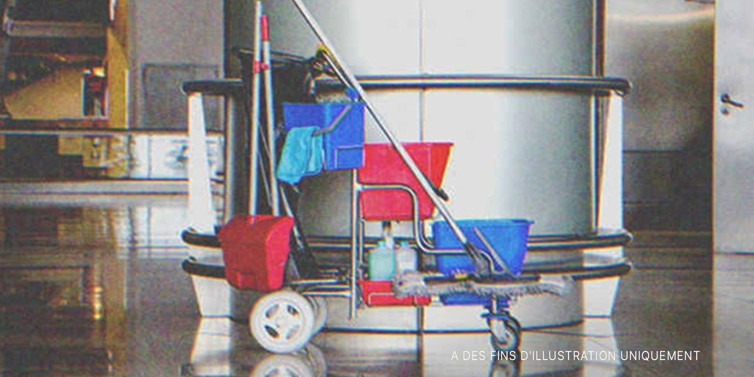 Un chariot de ménage pour concierge | Source : Shutteratock.com