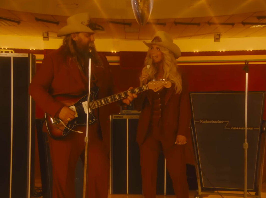 Chris Stapleton and Miranda Lambert singing in their music video. | Source: YouTube/Miranda Lambert