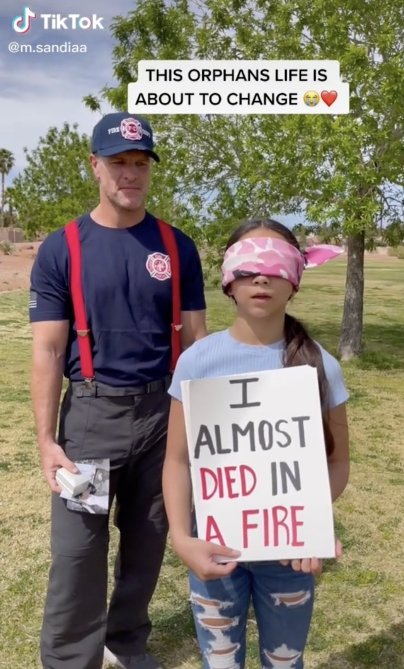 Andrea, the sole survivor of a fire accident narrates her story through signs | Source: TikTok/m.sandiaa