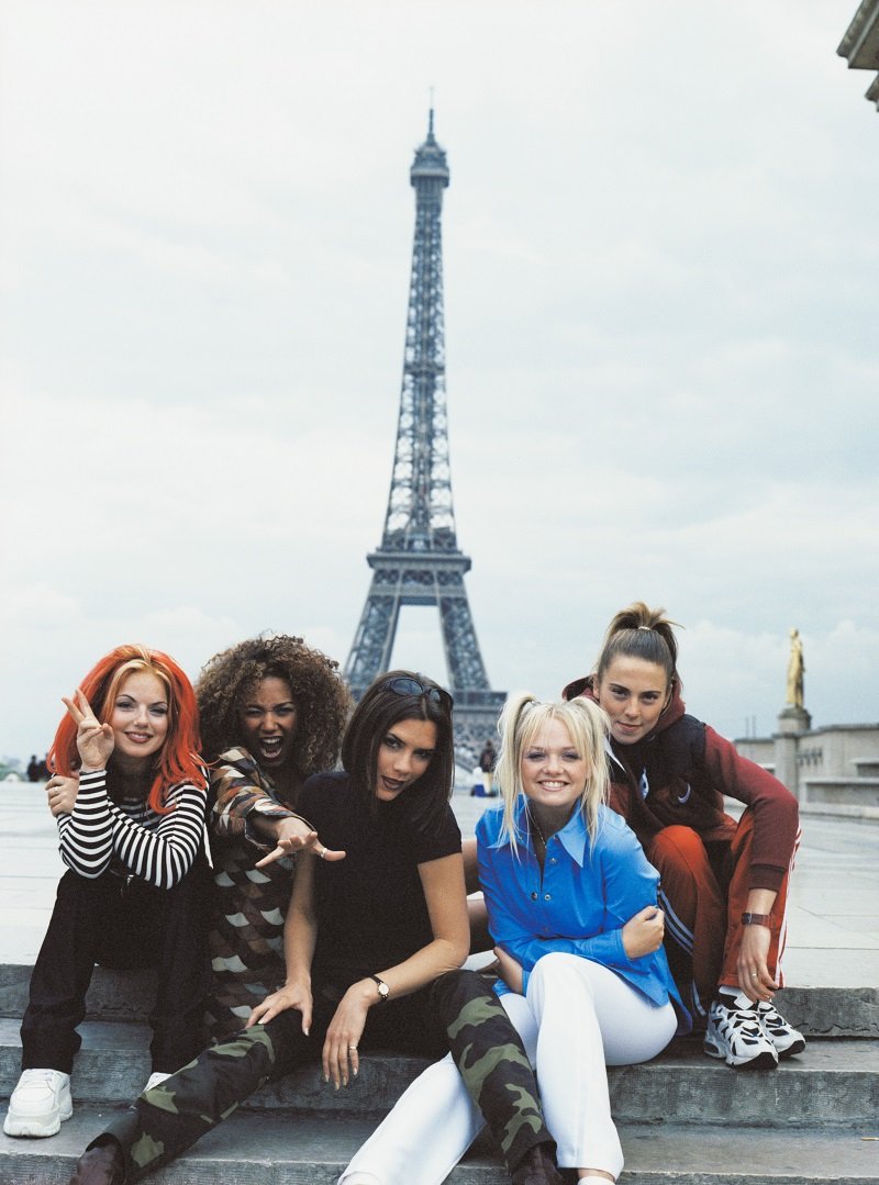 The Spice Girls - Geri Halliwell, Melanie Brown, Victoria Adams, Emma Bunton and Melanie Chisholm - in front of the Eiffel Tower in Paris in September 1996 | Photo: Getty Images