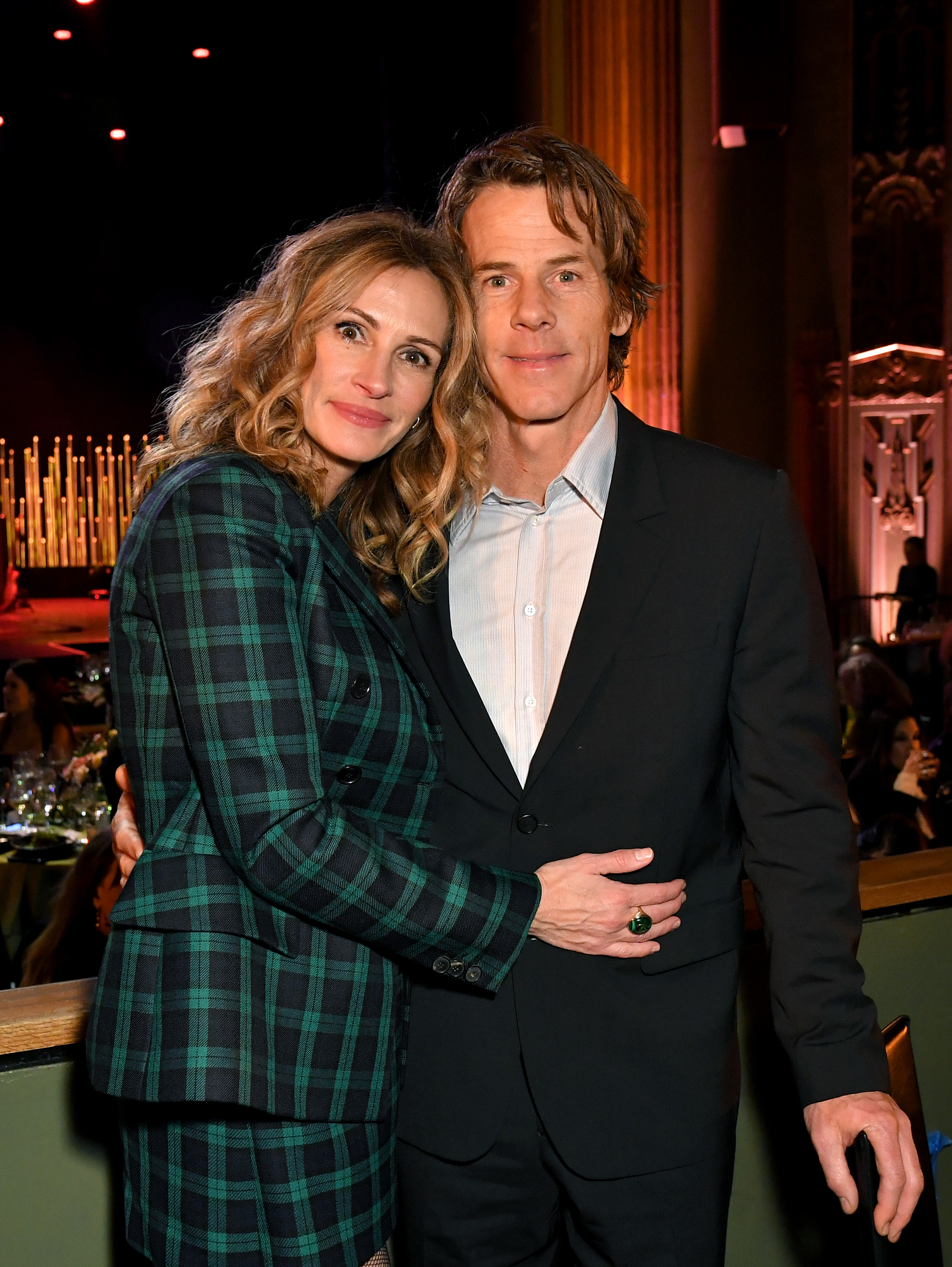 Julia Roberts and Danny Moder at Sean Penn hosts 10th Anniversary Gala Benefiting CORE in Los Angeles, on January, 15 2020 | Source: Getty Images