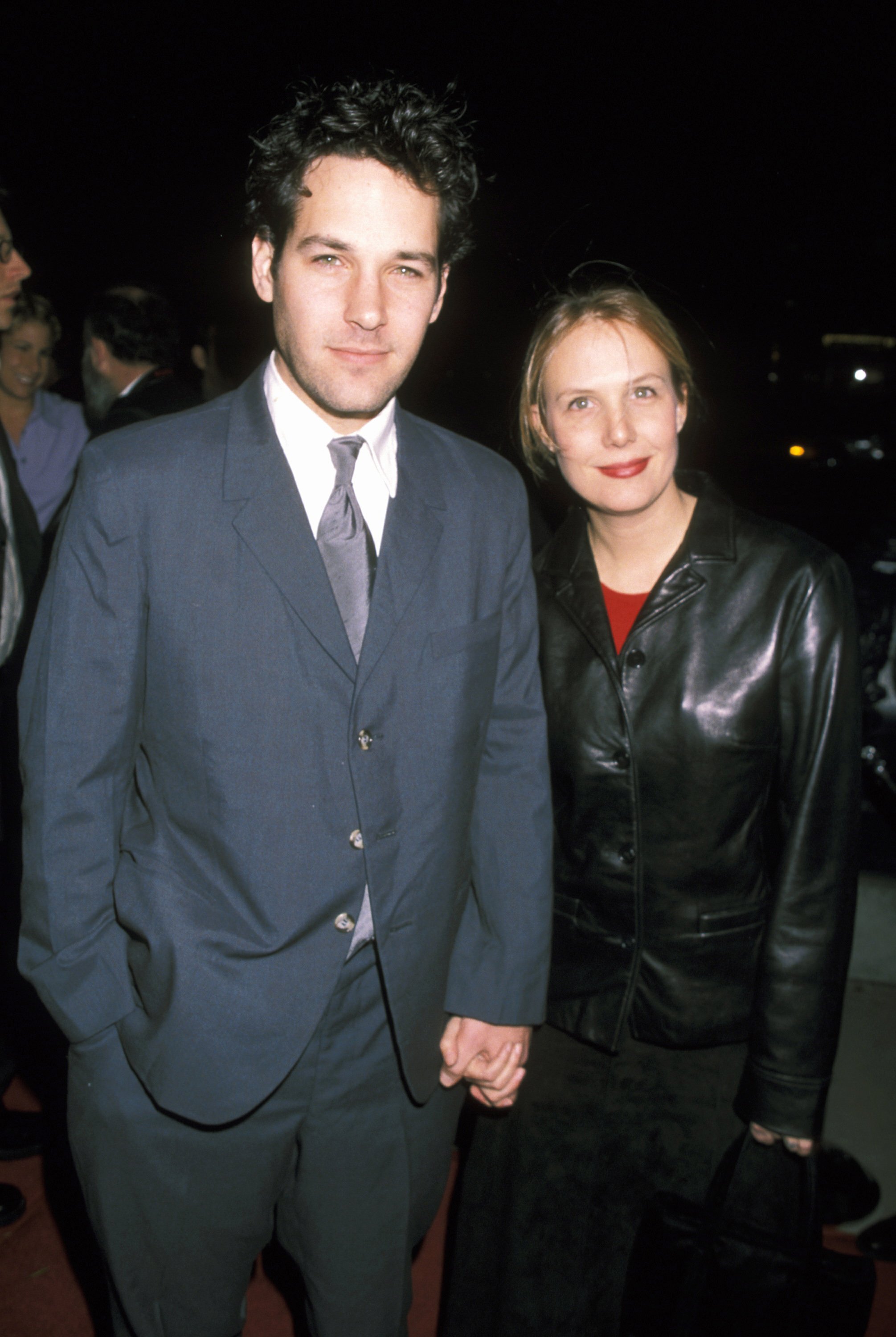  Paul Rudd and Julie Yaeger attend "The Cider House Rules" Beverly Hills Premiere on December 7, 1999, in Beverly Hills, California. | Source: Getty Images