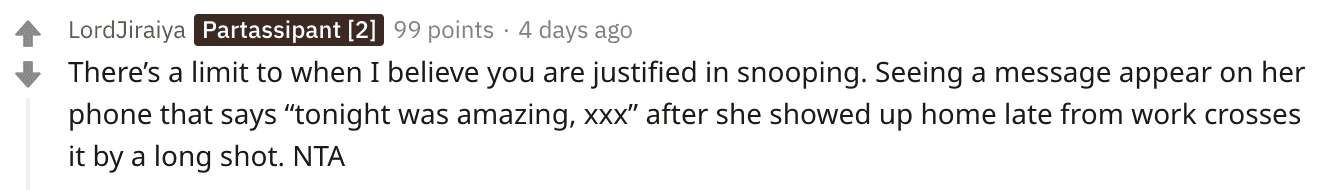 A commenter agrees that a man was justified in going through his wife message after seeing a suspicious message | Source: reddit.com/r/AmItheAsshole