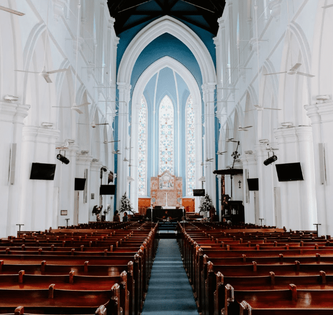 Church pews. | Source: Pexels
