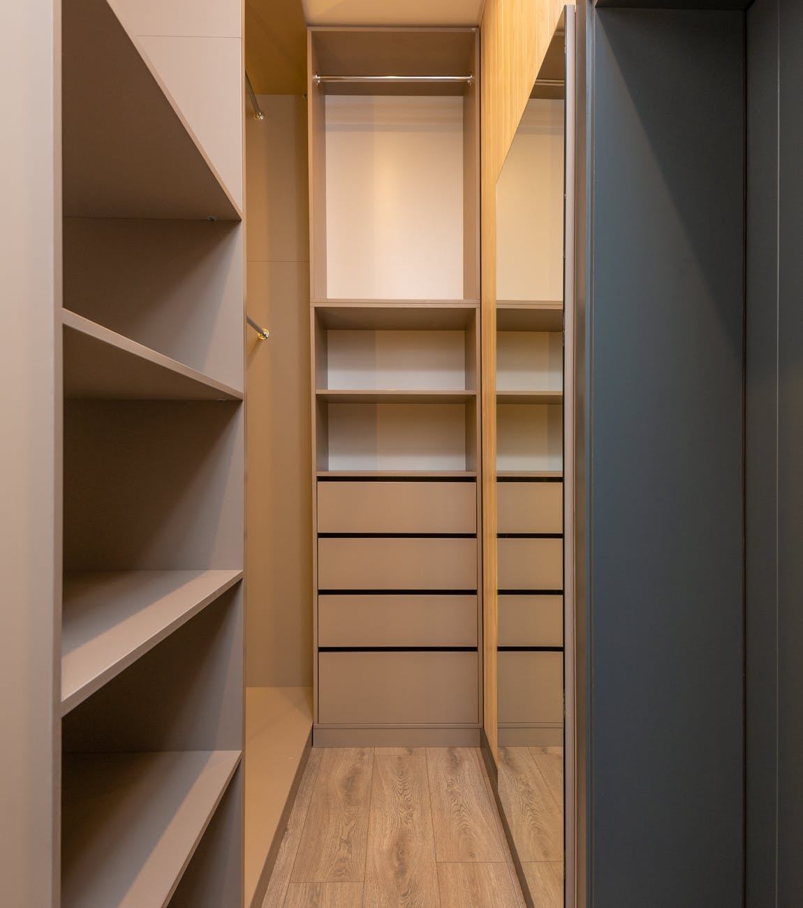 The empty closet in his empty house | Photo: Pexels