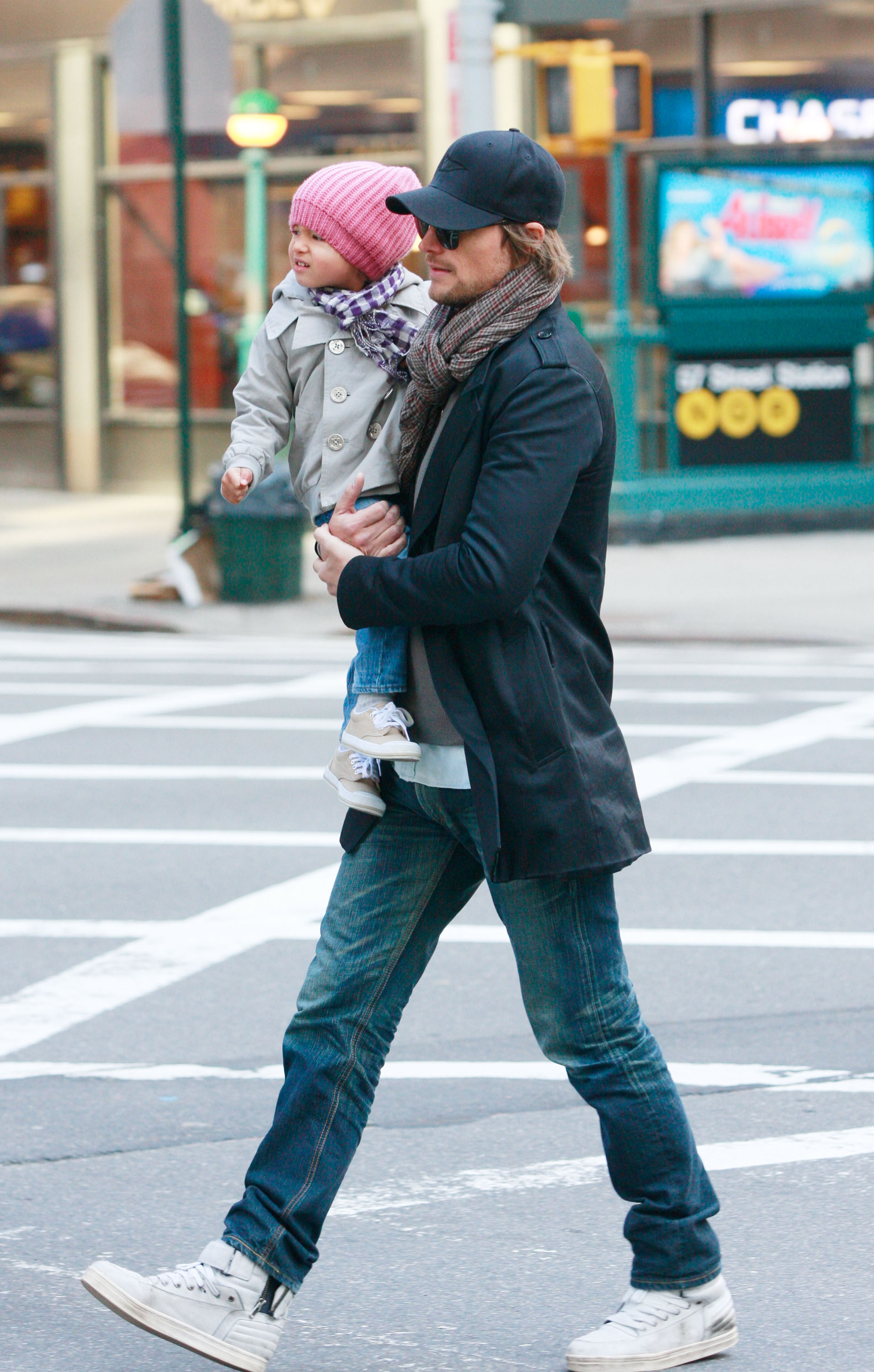 Nahla and Gabriel Aubry seen on the streets of Manhattan on March 8, 2011, in New York. | Source: Getty Images