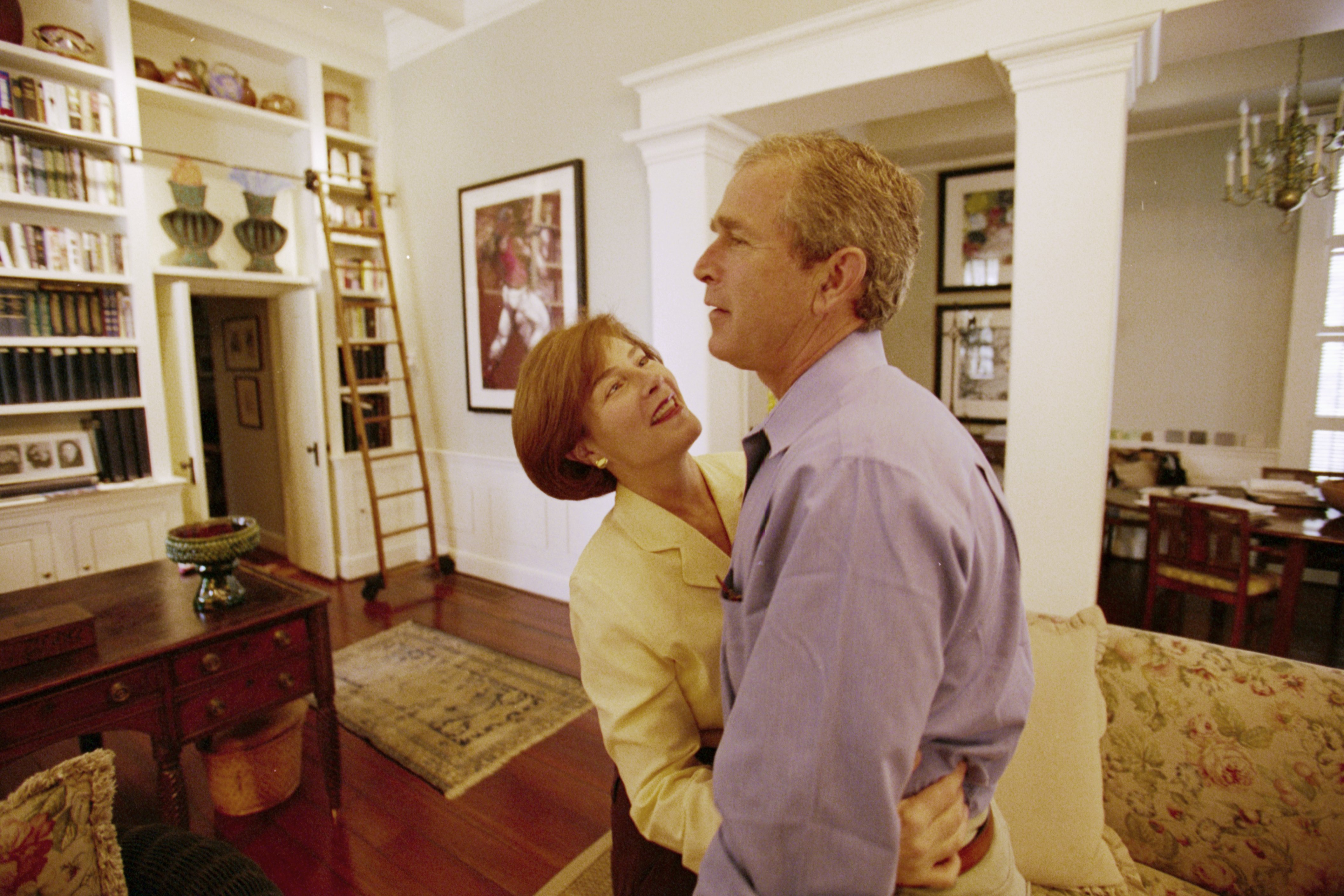 George W. Bush and his wife Laura share a hug while at the Governor's Mansion in Austin, Texas. November 15, 2000 | Source: Getty Images 