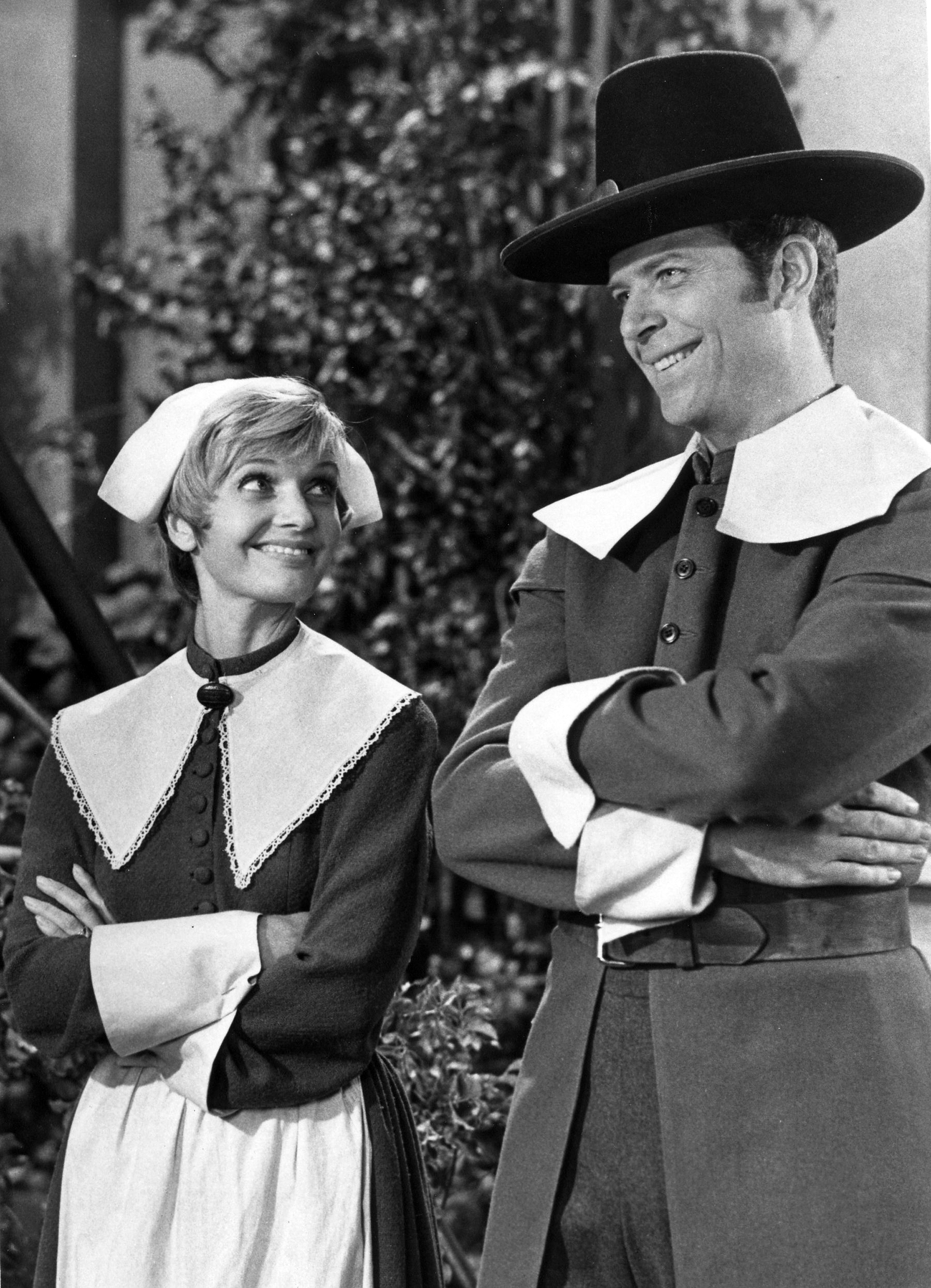 Florence Henderson and Robert Reed as Carol and Mike Brady in "The Un-Underground Movie" episode of "The Brady Bunch" in 1970 | Source: Getty Images