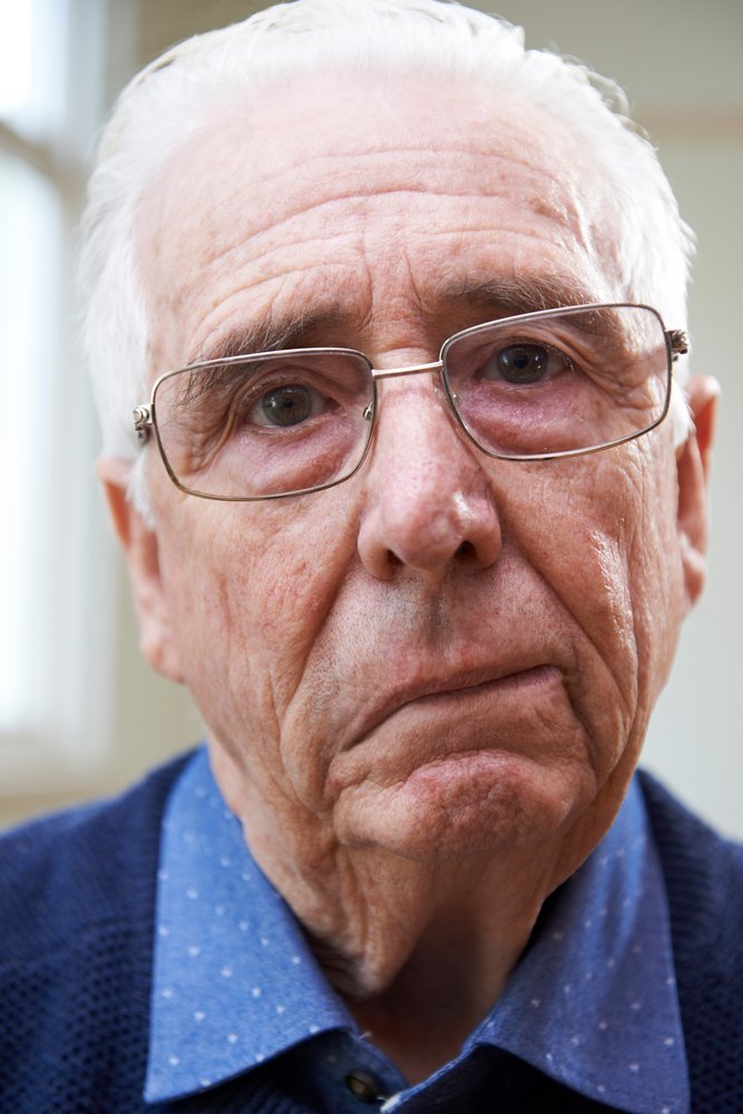Hombre con un lado de la cara inclinado | Foto: Shutterstock Hombre con un lado de la cara inclinado | Foto: Shutterstock