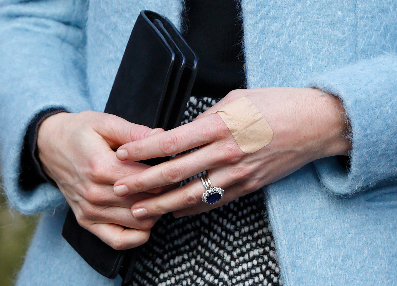 A close-up of Princess Catherine's hands after her visit to the Nelson Trust Women's Centre in Gloucester, England on November 4, 2016 | Source: Getty Images