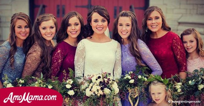 Jinger Duggar flaunts her grown baby bump in a new picture while giving a baby size update