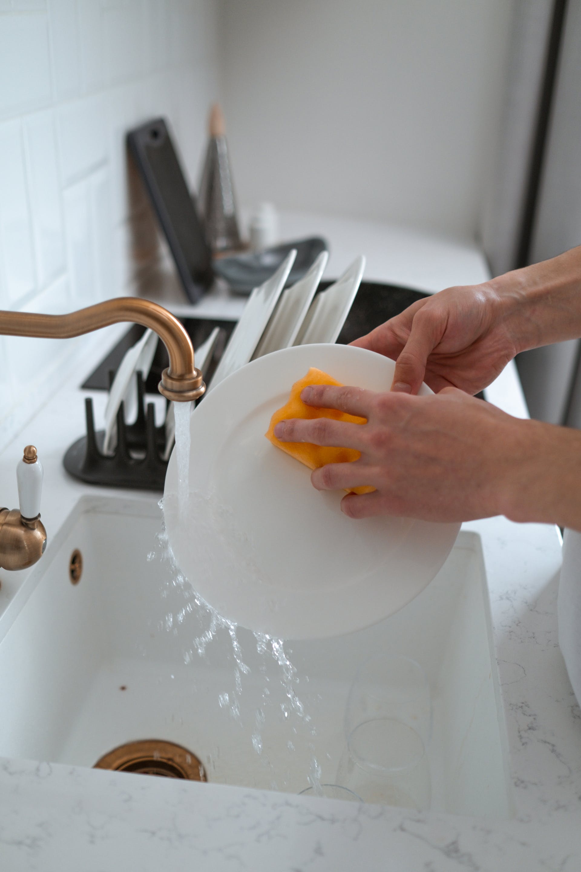 Person washing dishes | Source: Pexels