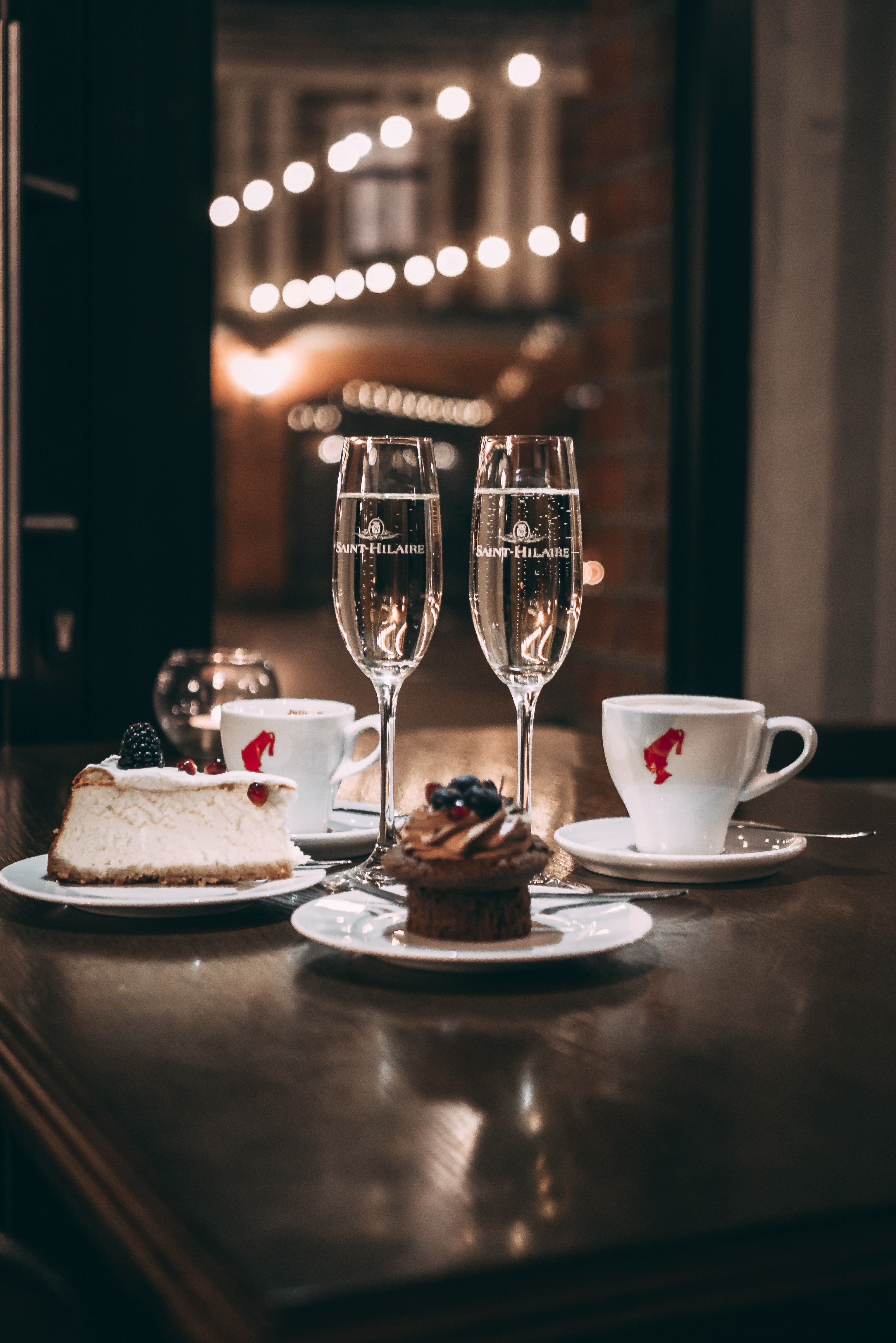 A table set for a romantic date | Source: Unsplash.com