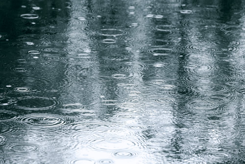 Rainwater puddle on the sidewalk | Photo: Shutterstock/Mr Twister